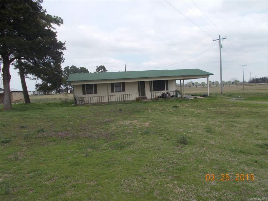 this home is located on 1 acre between Antioch and Searcy!