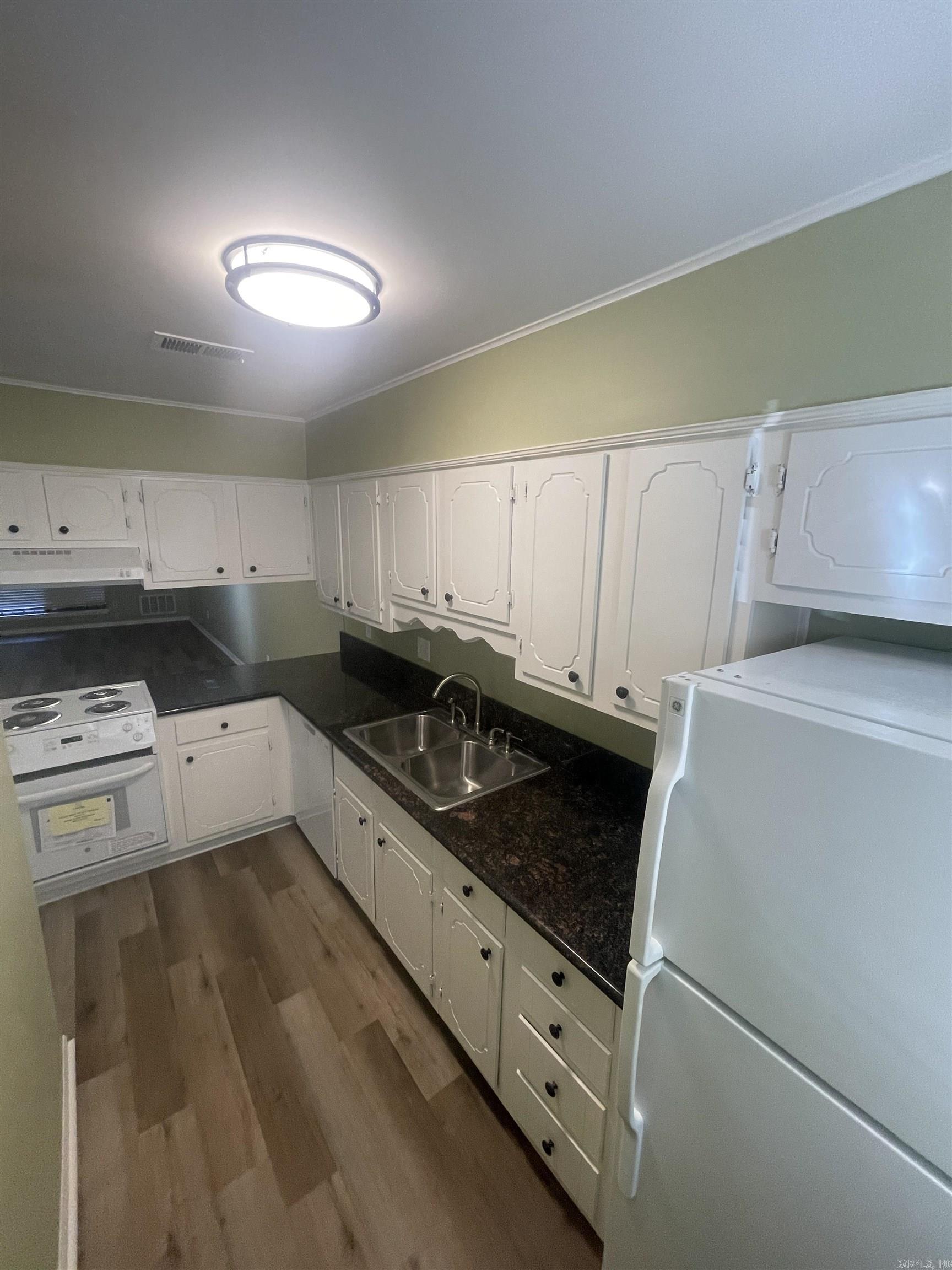 BRISTOL COMMONS TWNHS - Residential