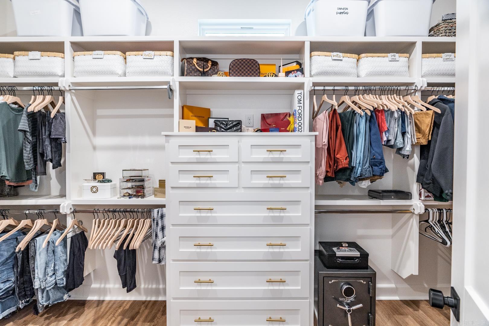 CHENAL VALLEY "ENSBURY PLACE" - Residential