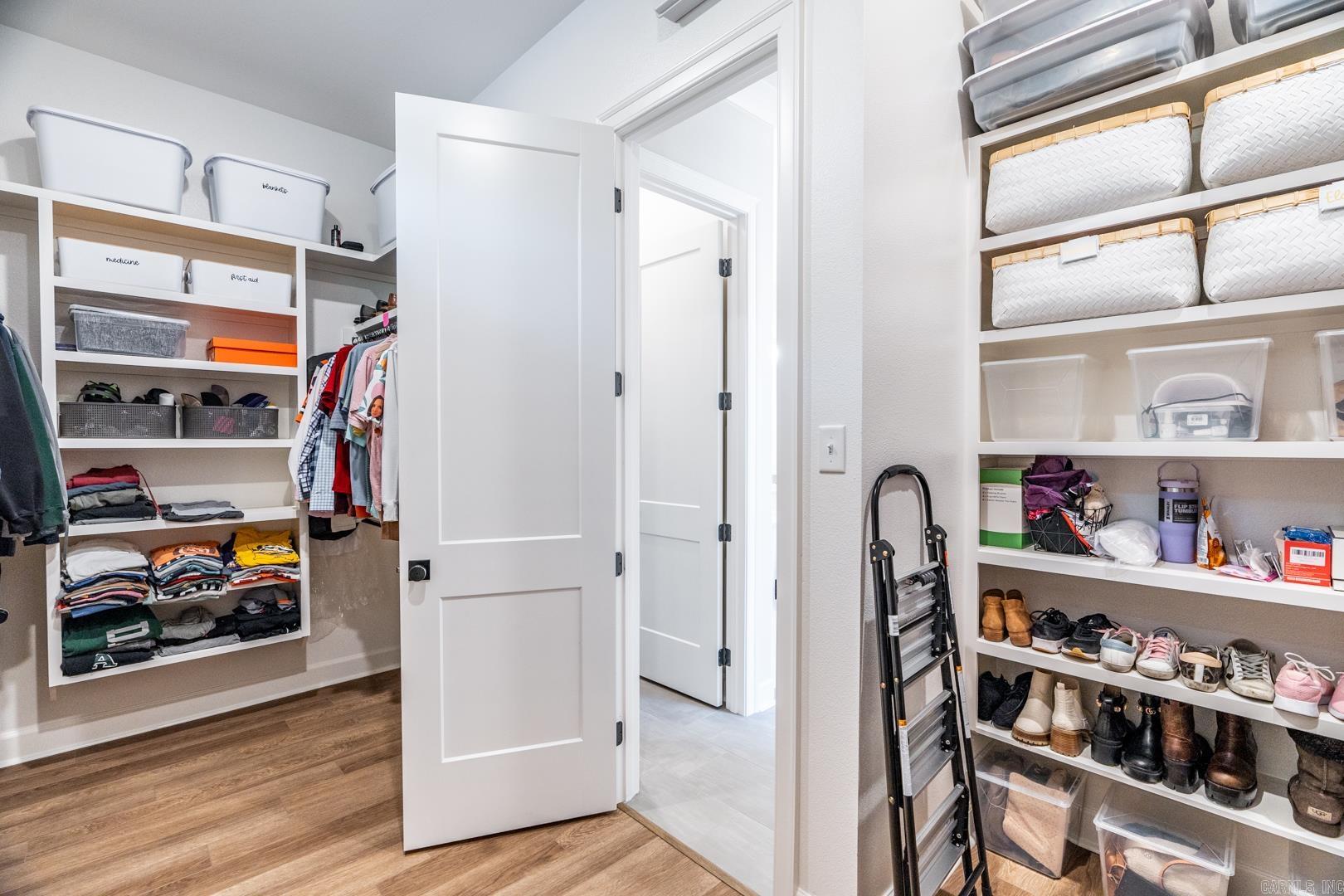 CHENAL VALLEY "ENSBURY PLACE" - Residential