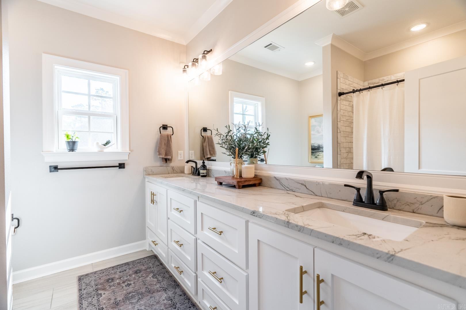 CHENAL VALLEY "ENSBURY PLACE" - Residential