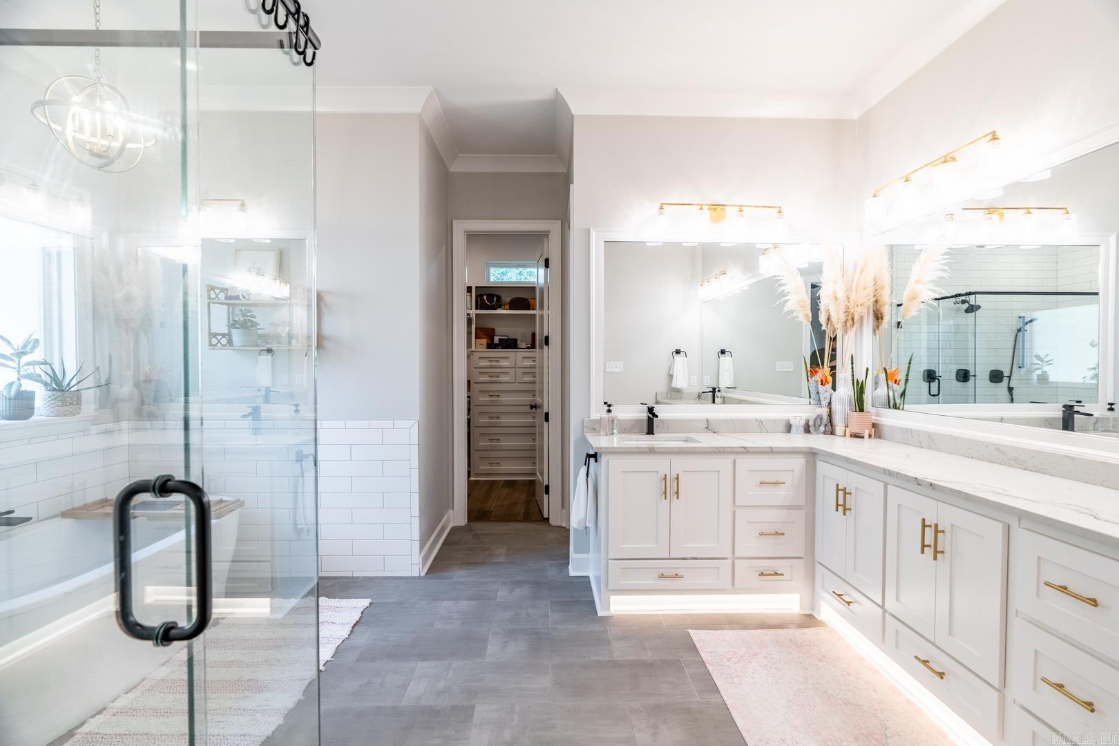 CHENAL VALLEY "ENSBURY PLACE" - Residential