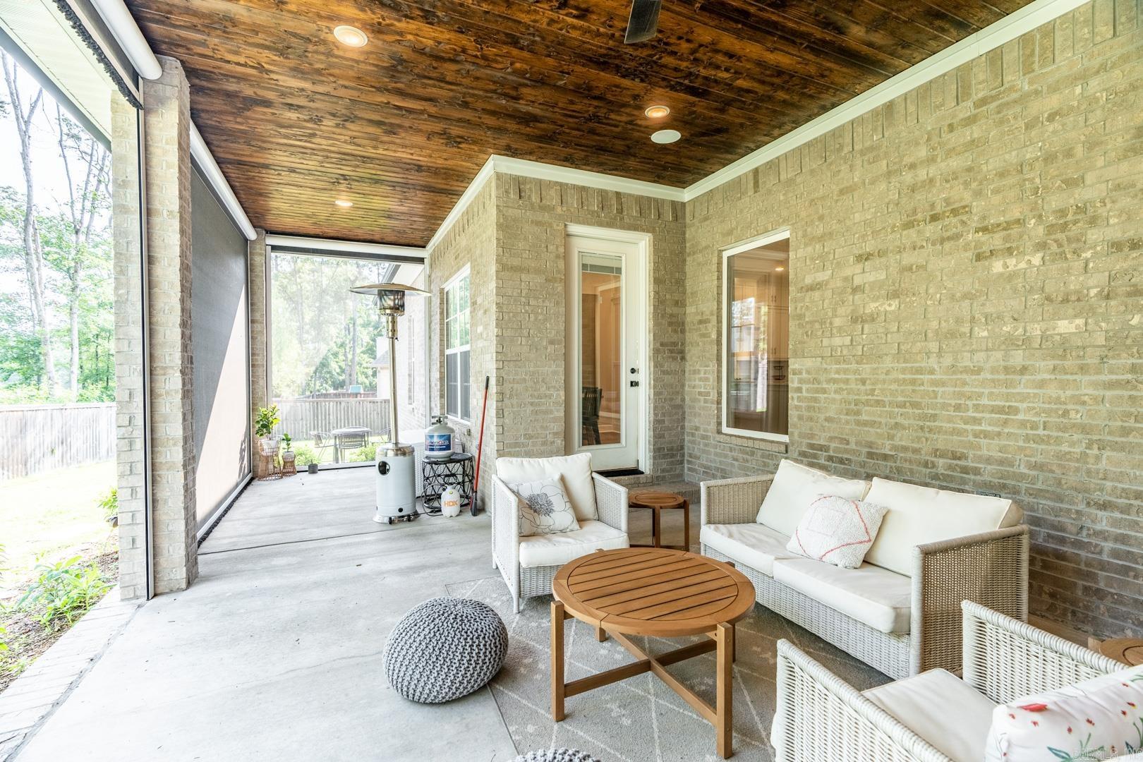 CHENAL VALLEY "ENSBURY PLACE" - Residential