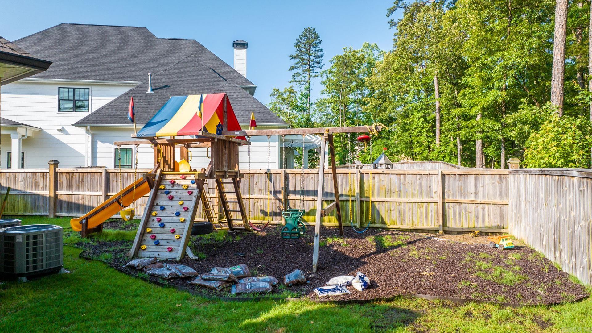 CHENAL VALLEY "ENSBURY PLACE" - Residential