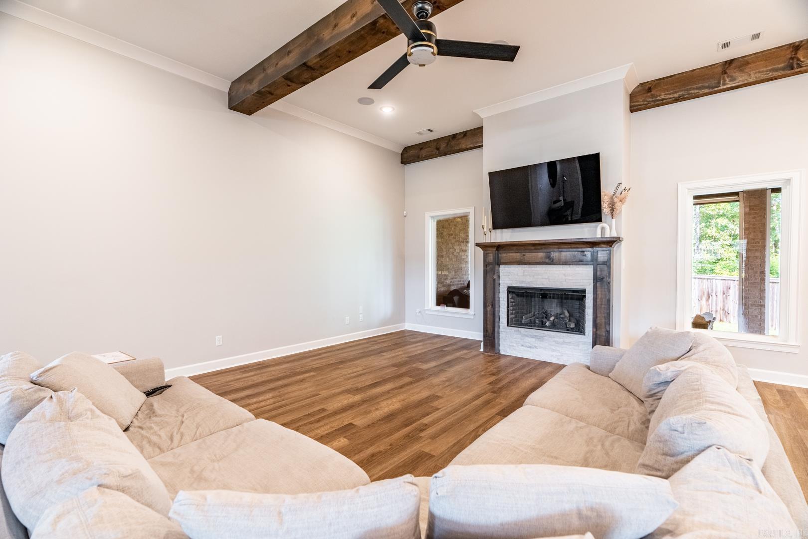 CHENAL VALLEY "ENSBURY PLACE" - Residential