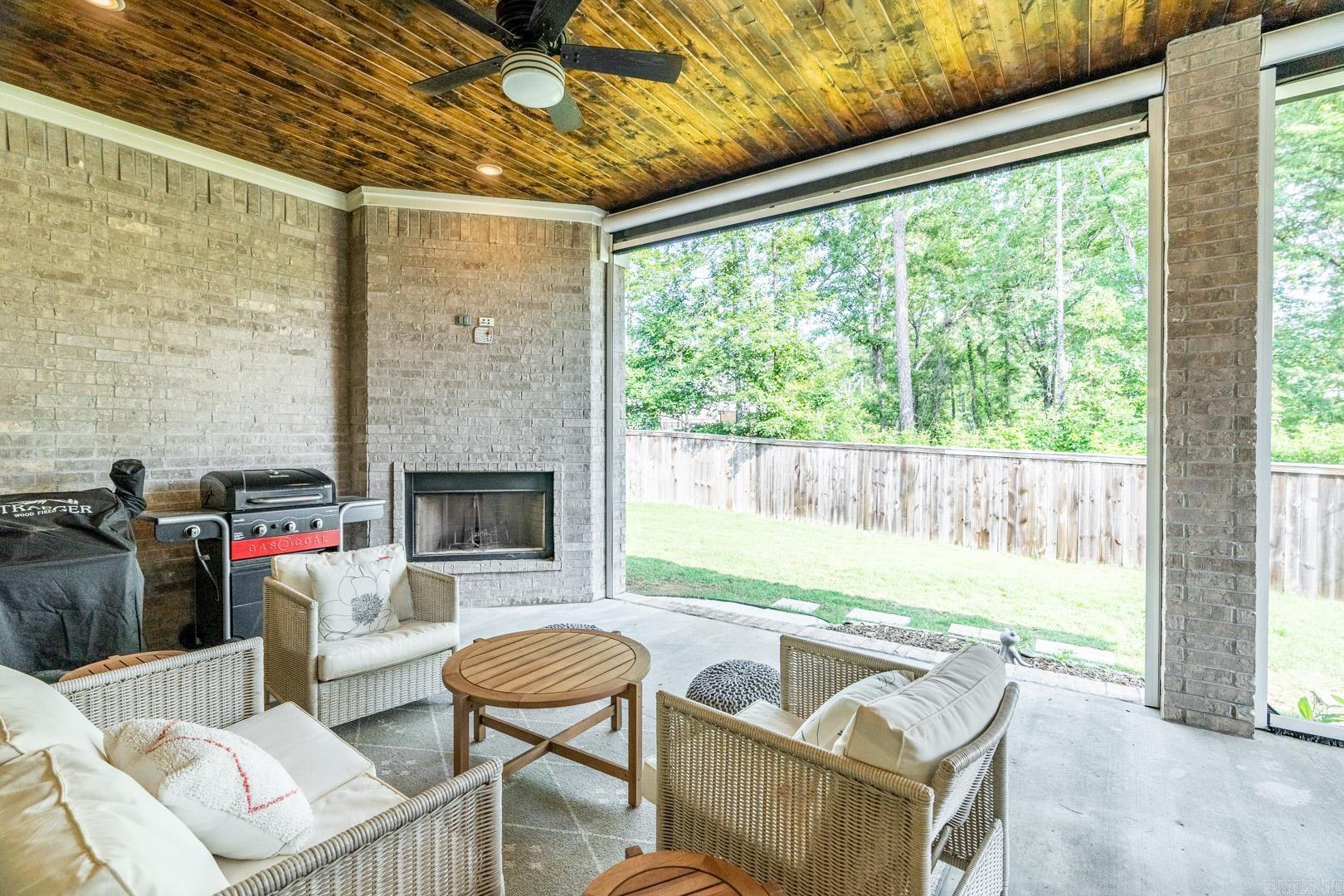 CHENAL VALLEY "ENSBURY PLACE" - Residential