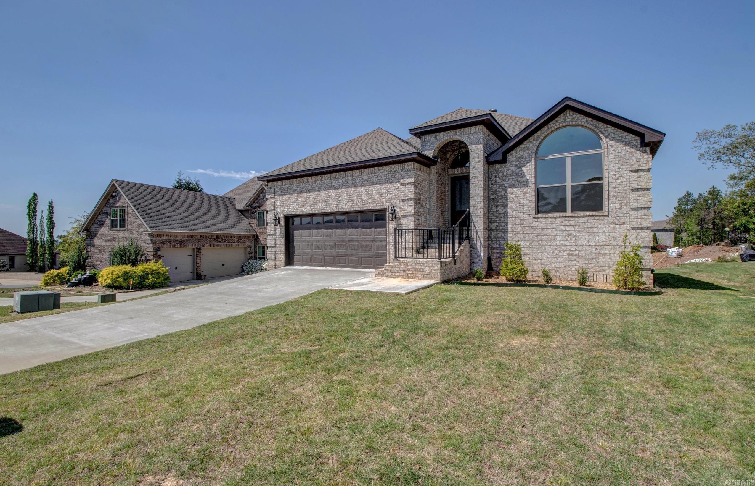 MAJESTIC POINTE - Residential