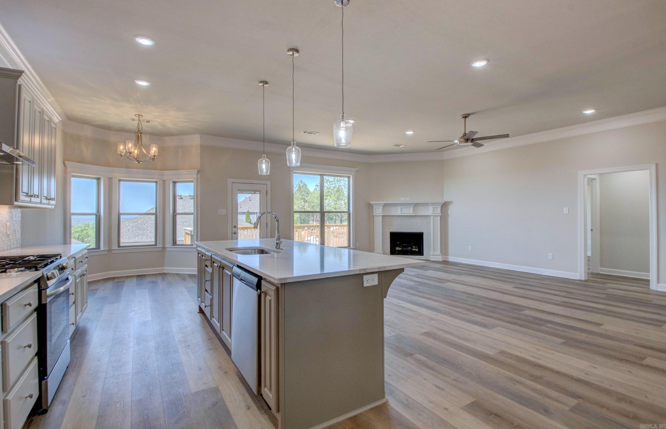 MAJESTIC POINTE - Residential