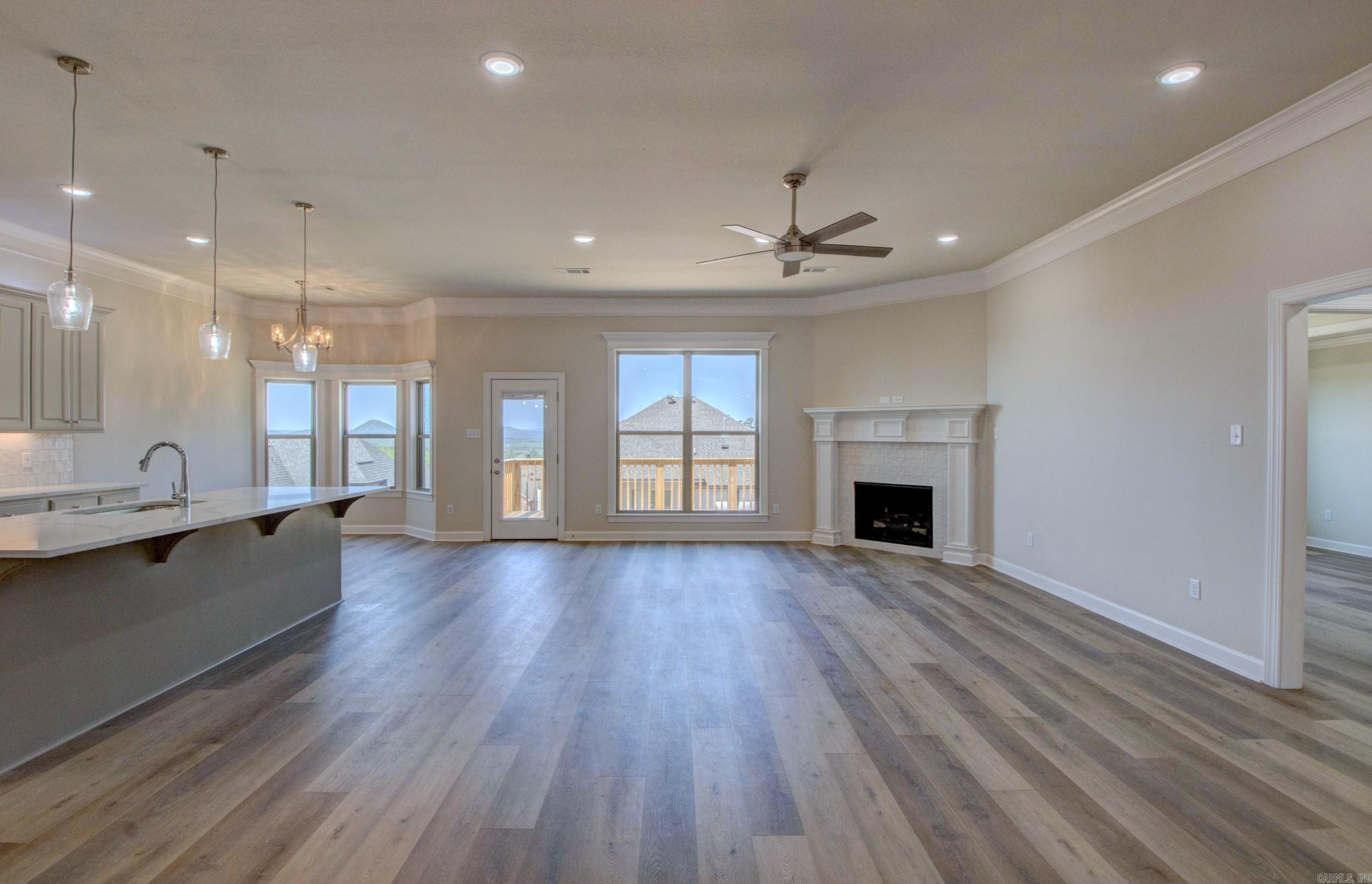 MAJESTIC POINTE - Residential