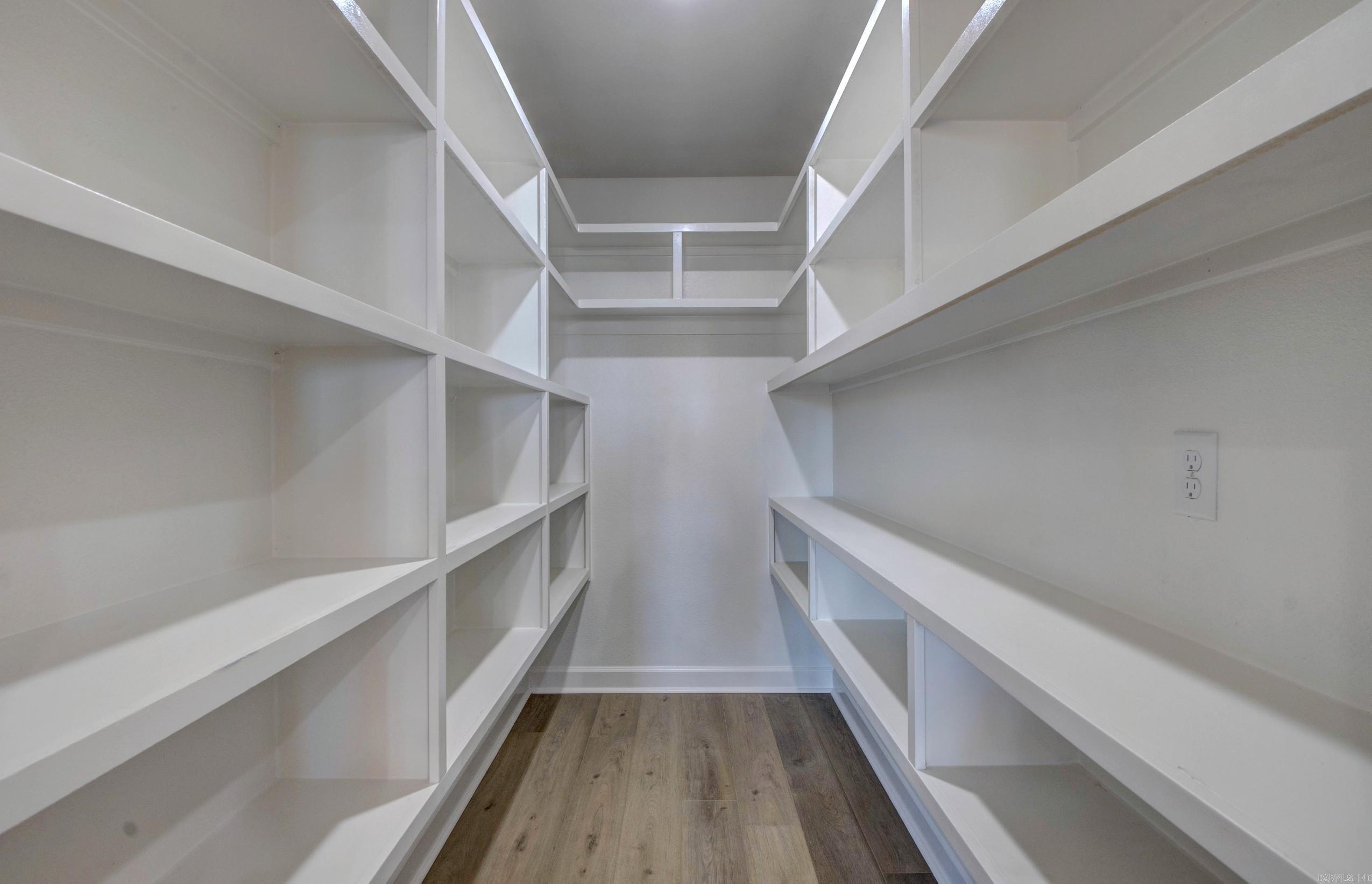 MAJESTIC POINTE - Residential