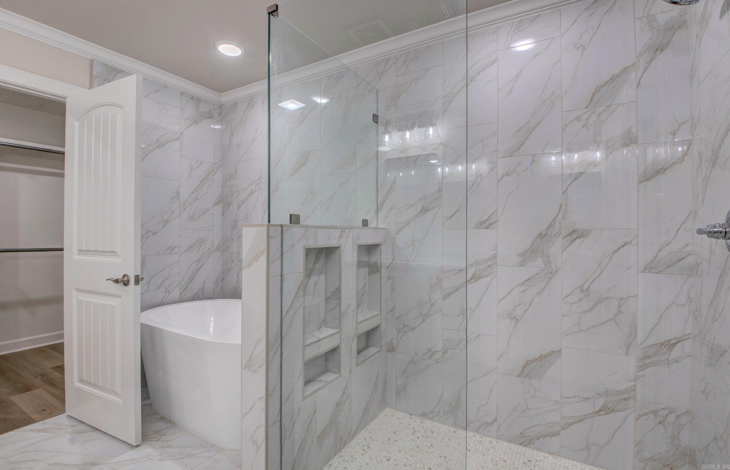 MAJESTIC POINTE - Residential