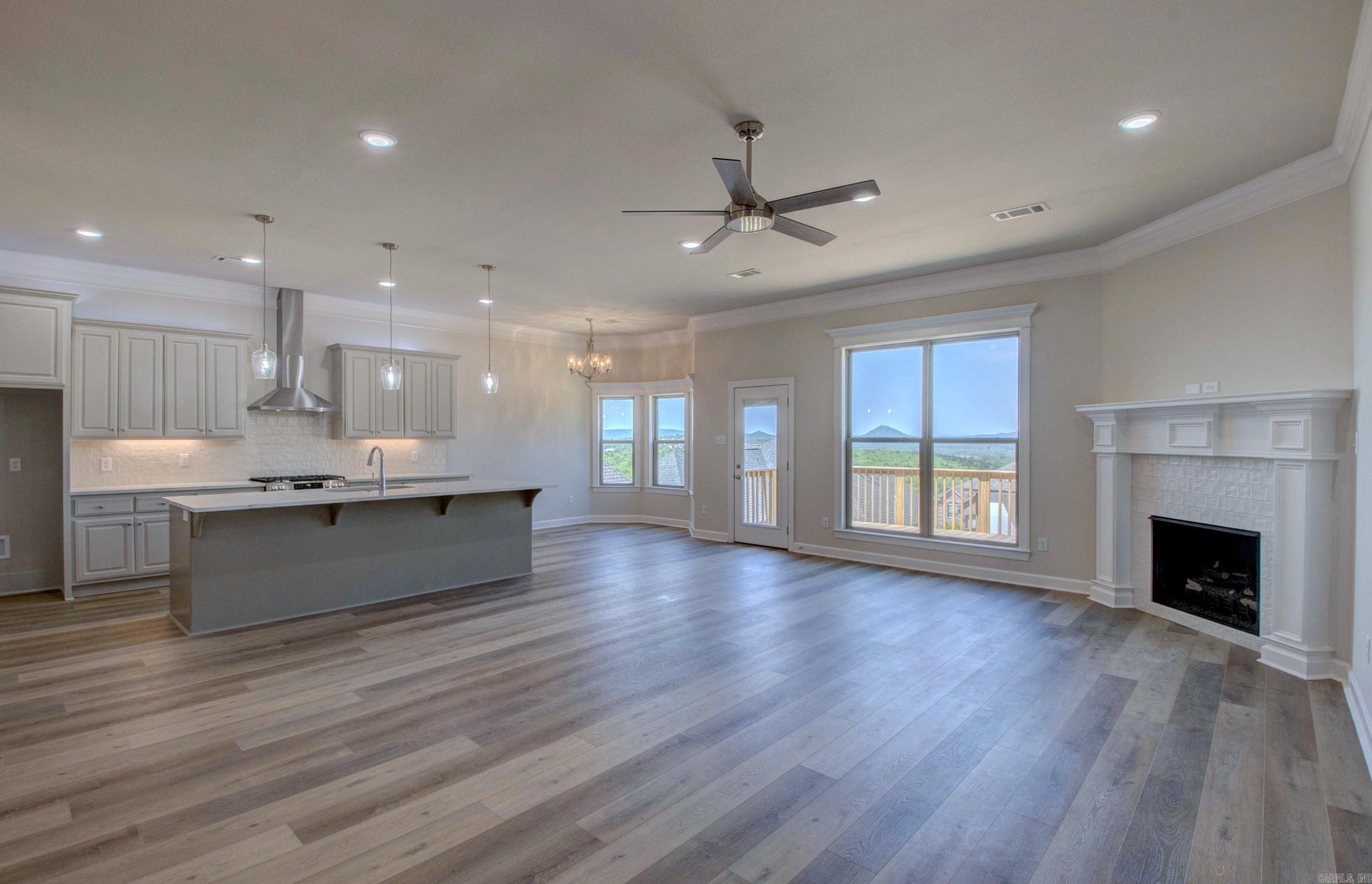 MAJESTIC POINTE - Residential