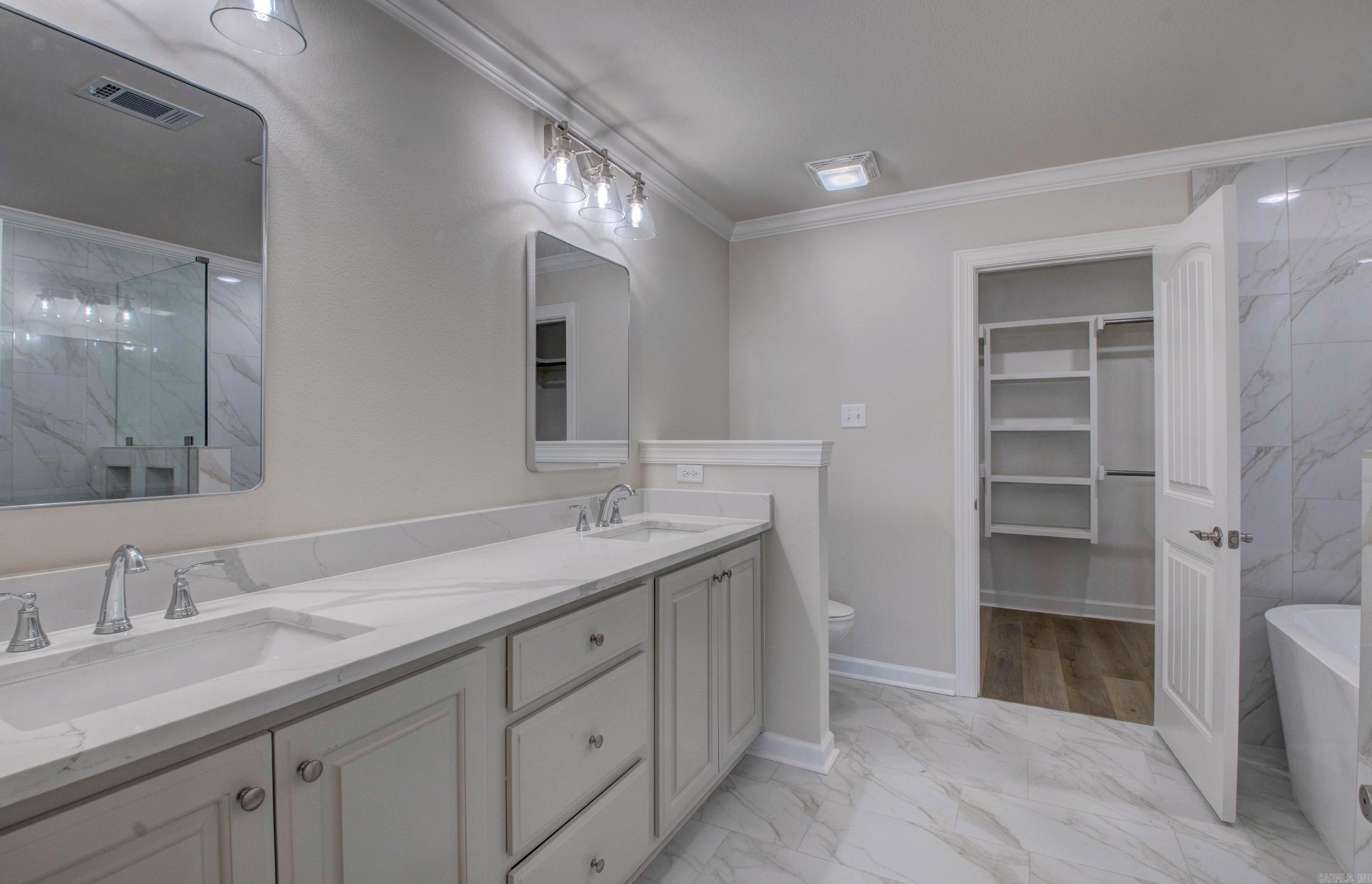 MAJESTIC POINTE - Residential