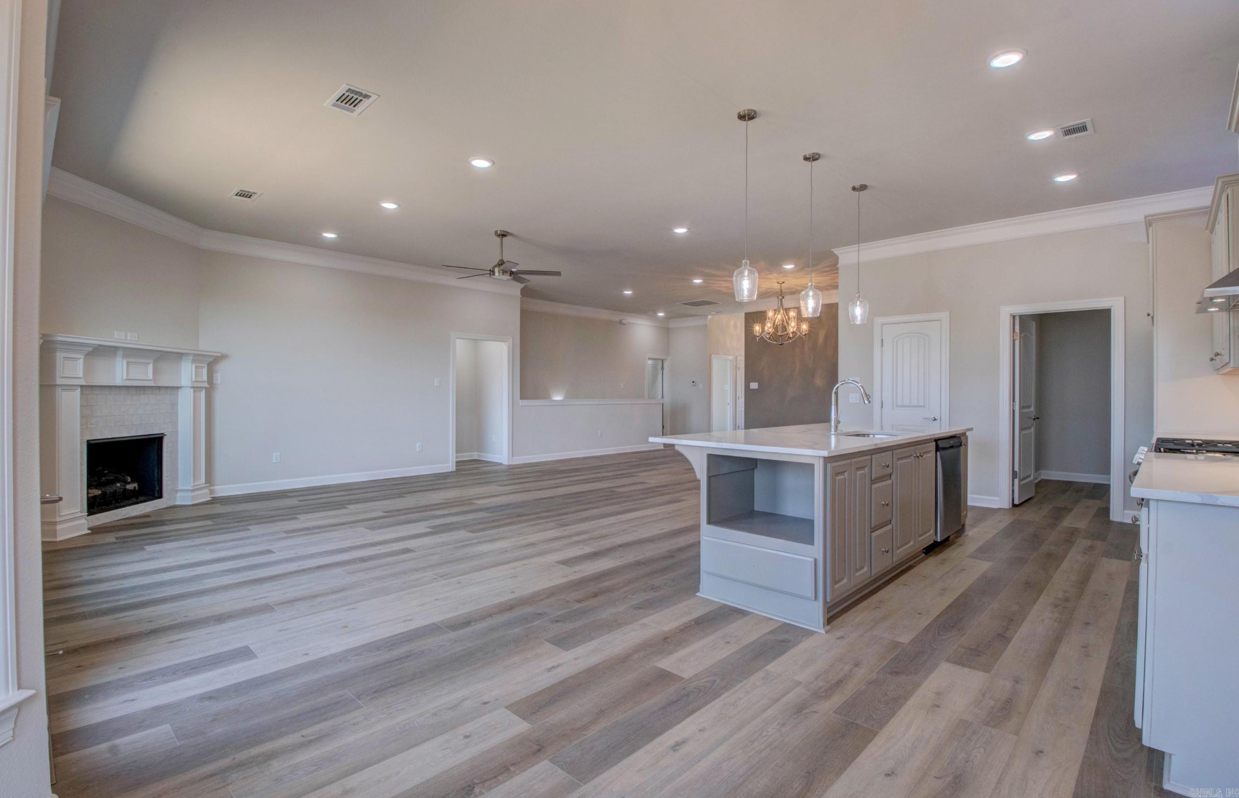 MAJESTIC POINTE - Residential