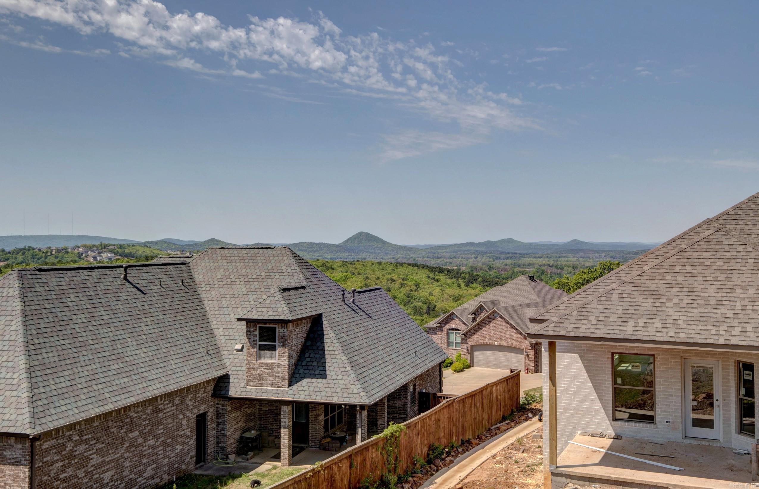 MAJESTIC POINTE - Residential