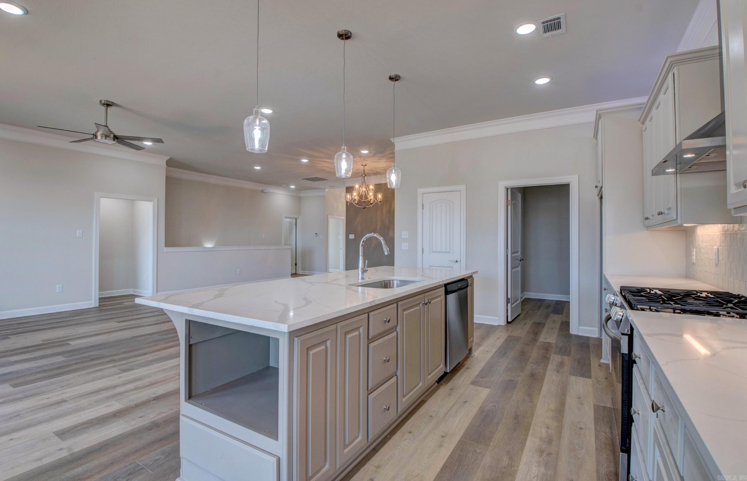 MAJESTIC POINTE - Residential