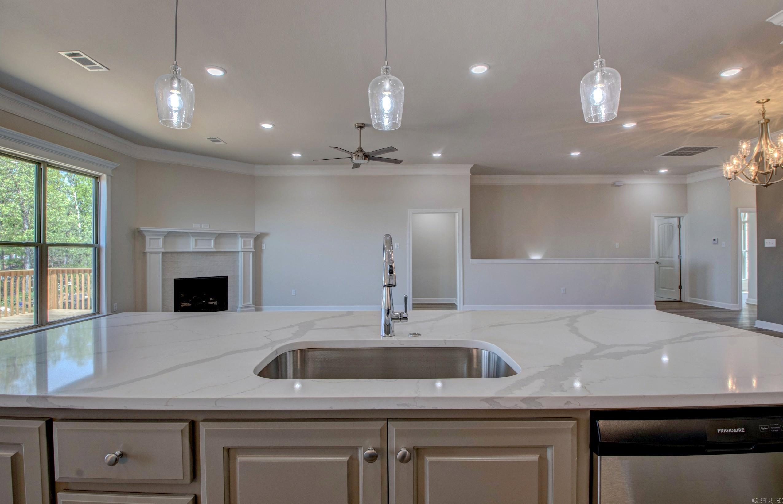 MAJESTIC POINTE - Residential