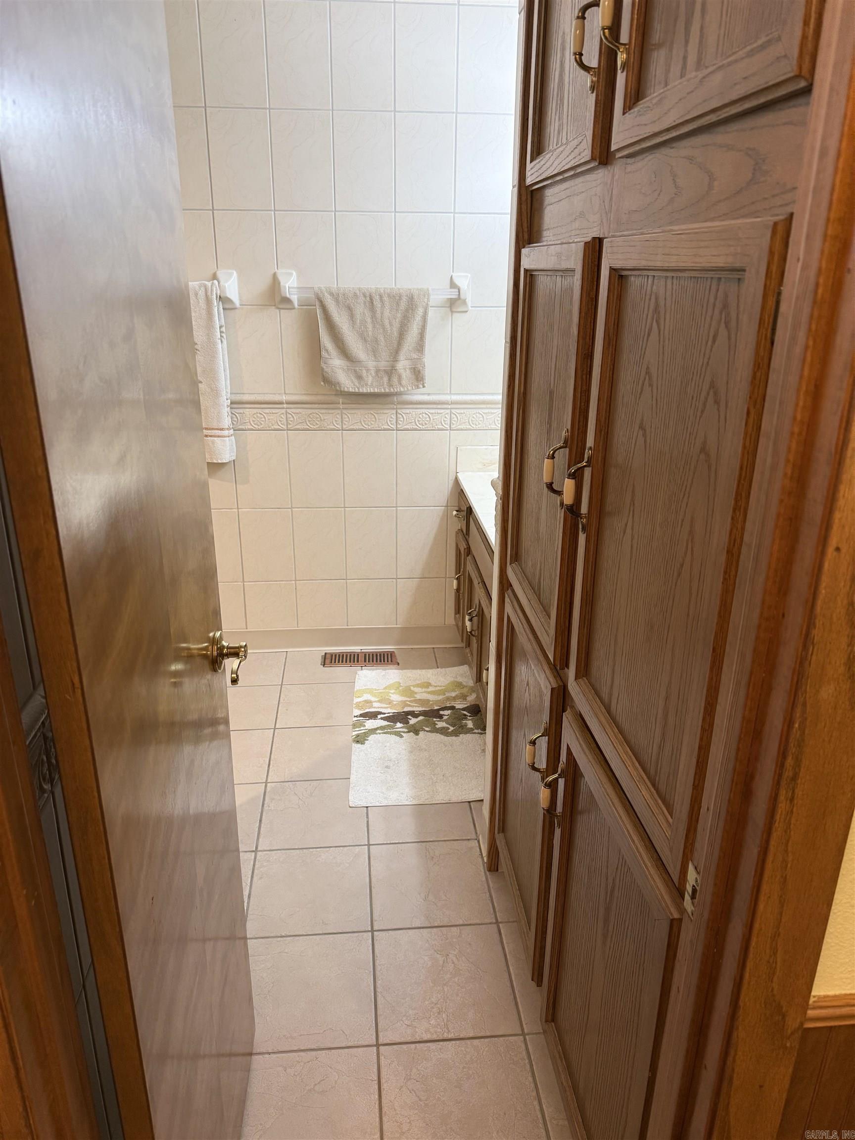 LAKEWOOD HILLS CONDO - Residential