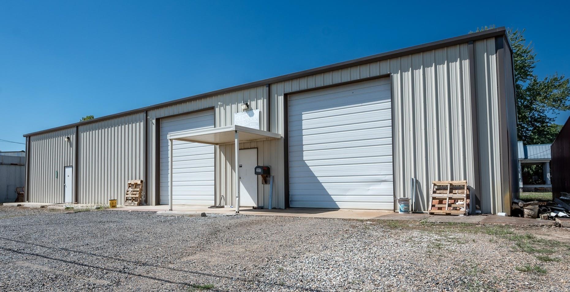 Perfect location for your business in the heart of Mena, AR. Located two blocks from Mena courthouse. Nice shop/warehouse with heated and cooked offices and restrooms.