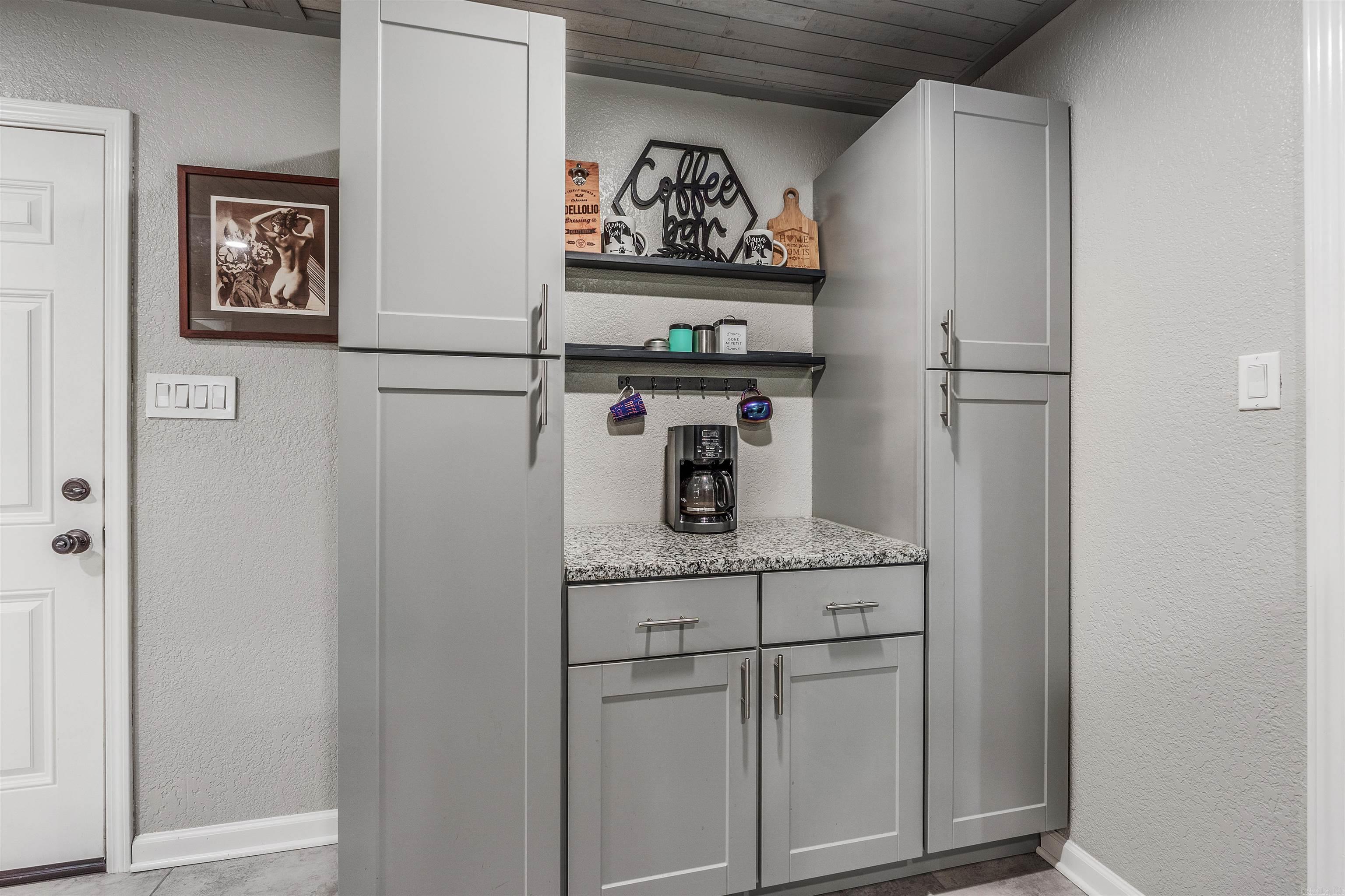 INDIAN HILLS - Residential