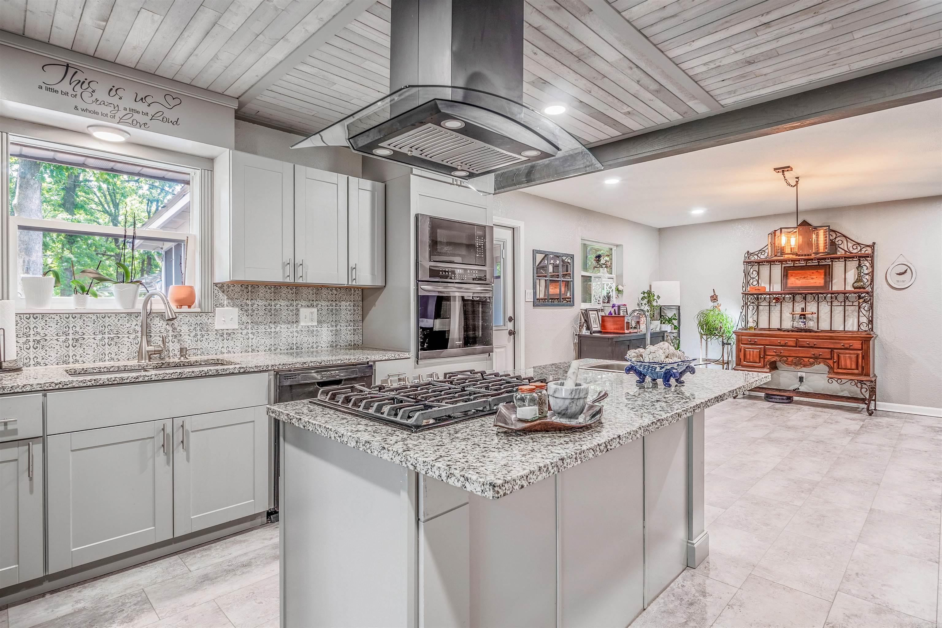 INDIAN HILLS - Residential