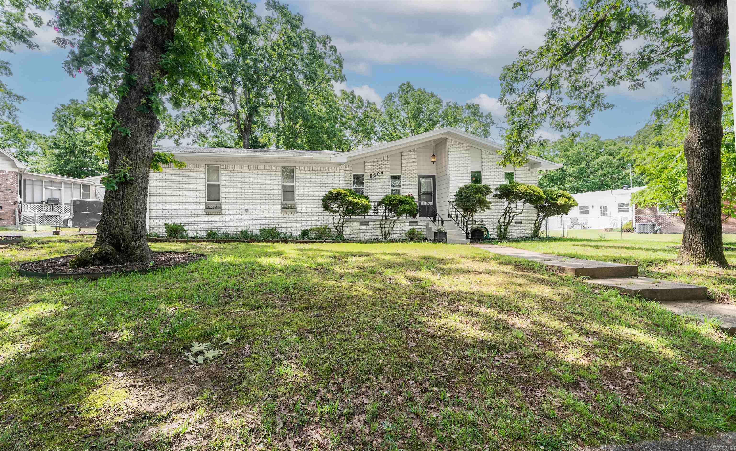 INDIAN HILLS - Residential