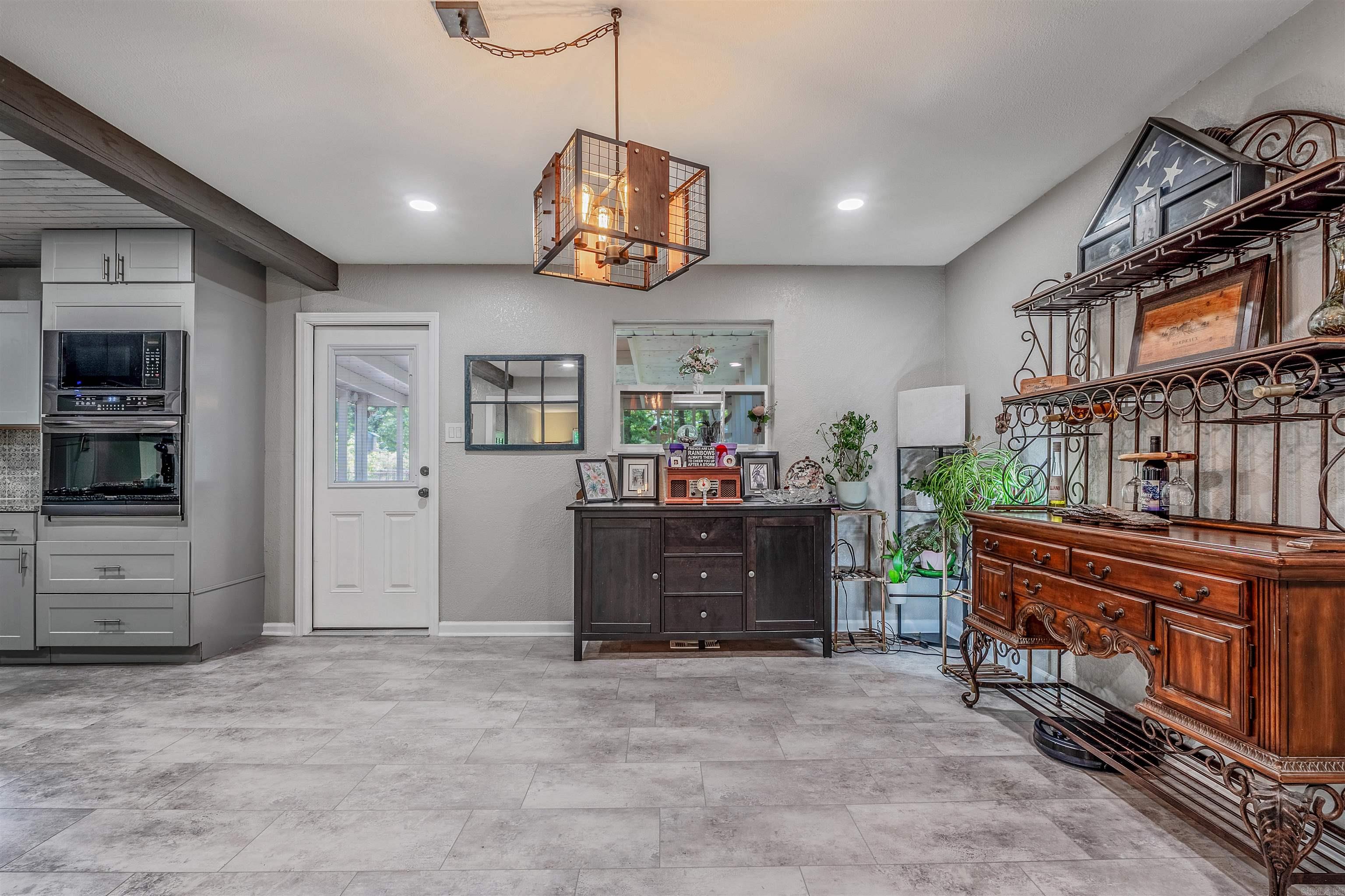 INDIAN HILLS - Residential
