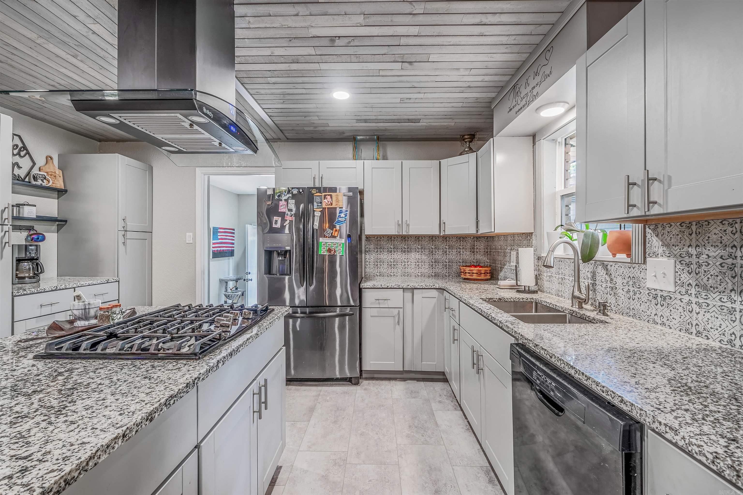 INDIAN HILLS - Residential