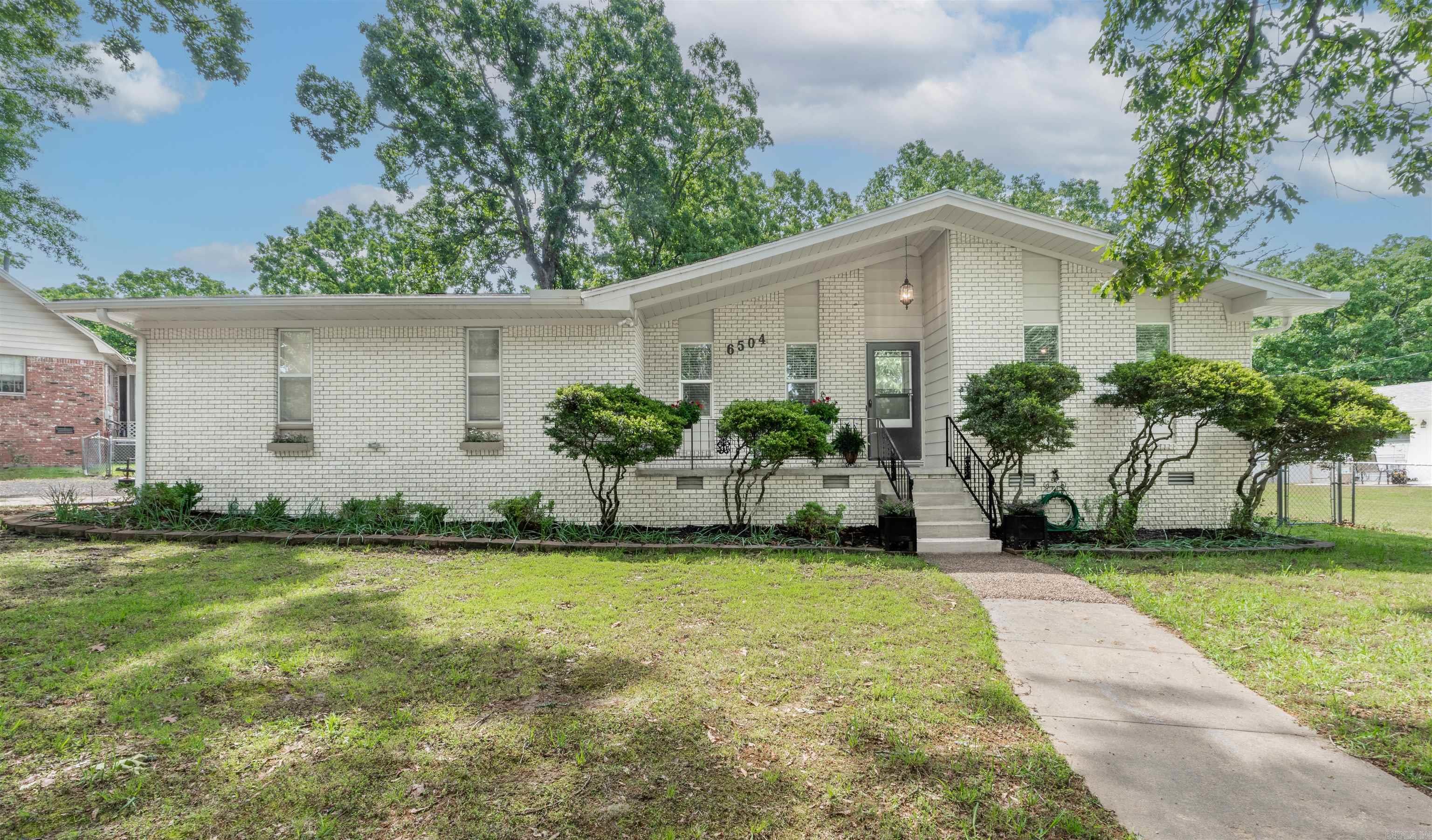 INDIAN HILLS - Residential