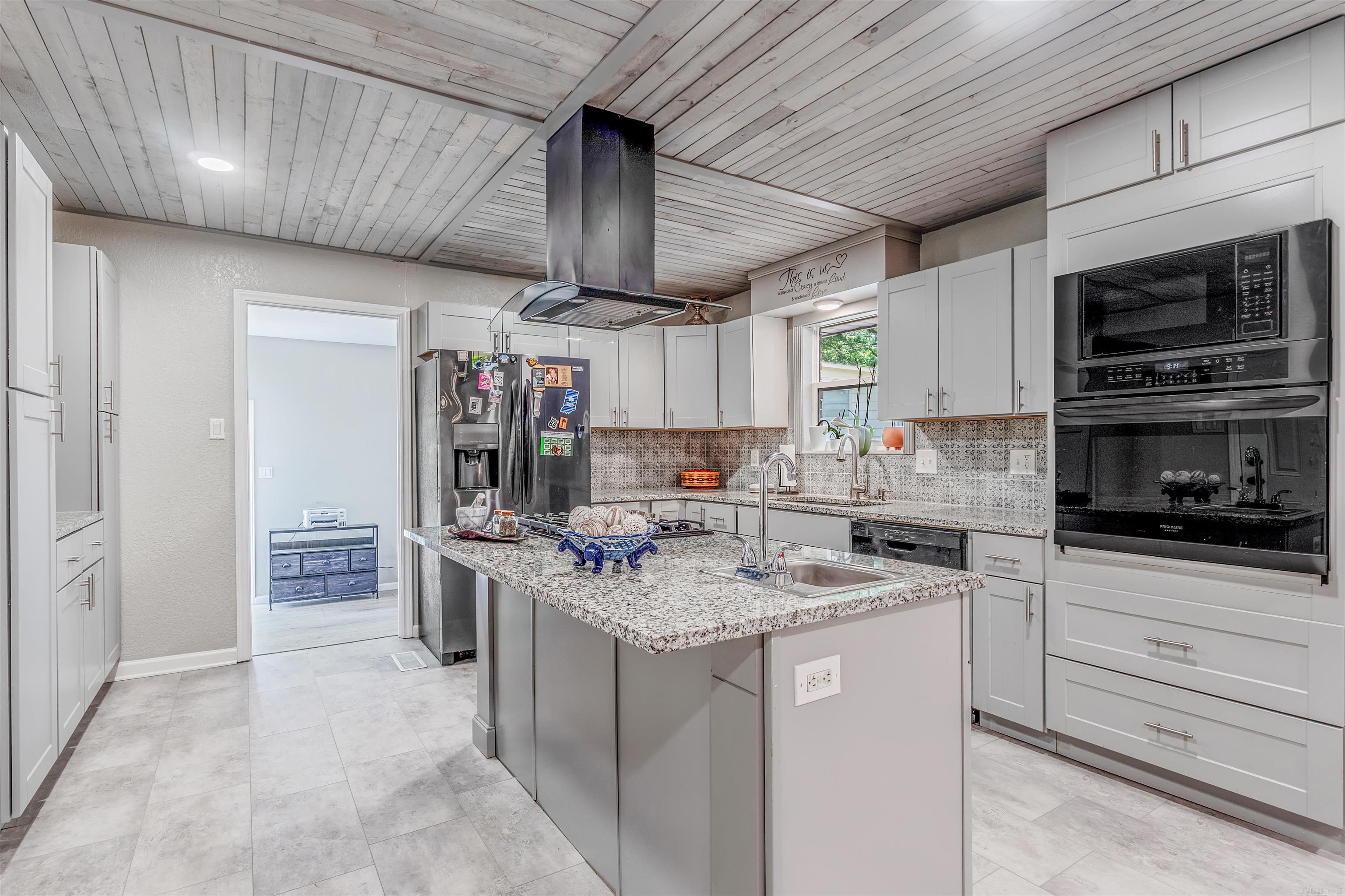 INDIAN HILLS - Residential