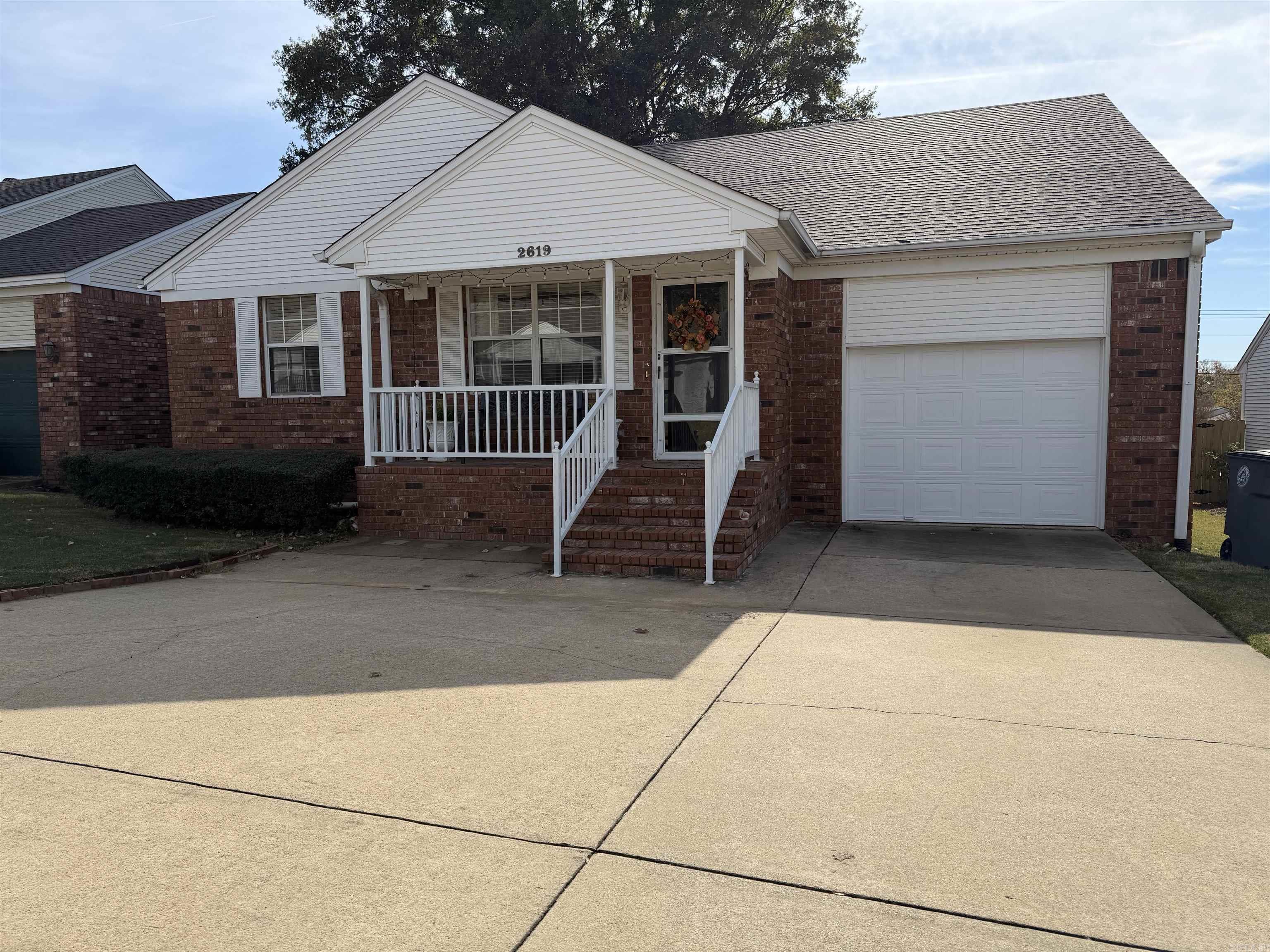 RIVER OAKS COMMONS - Residential