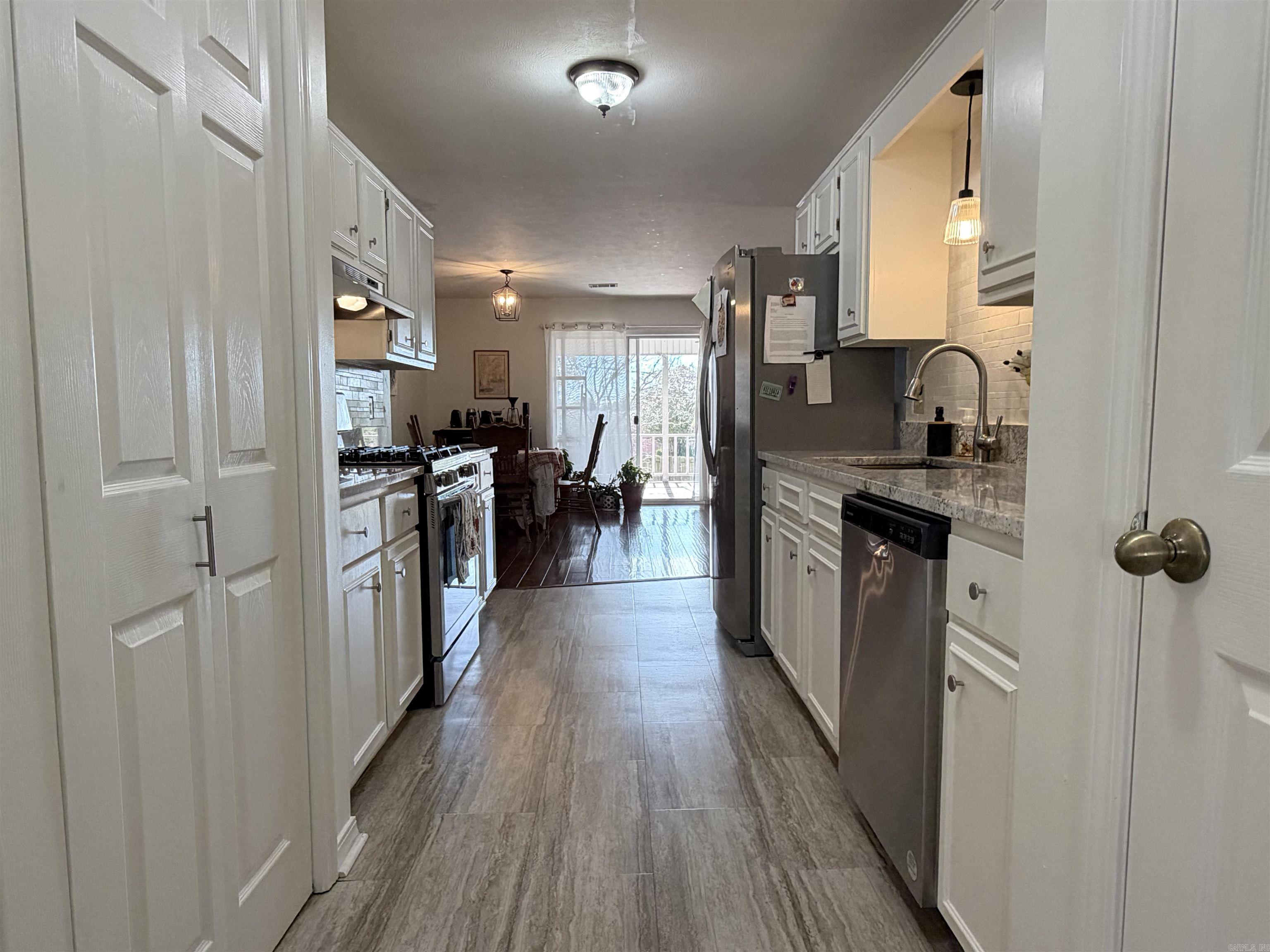 RIVER OAKS COMMONS - Residential