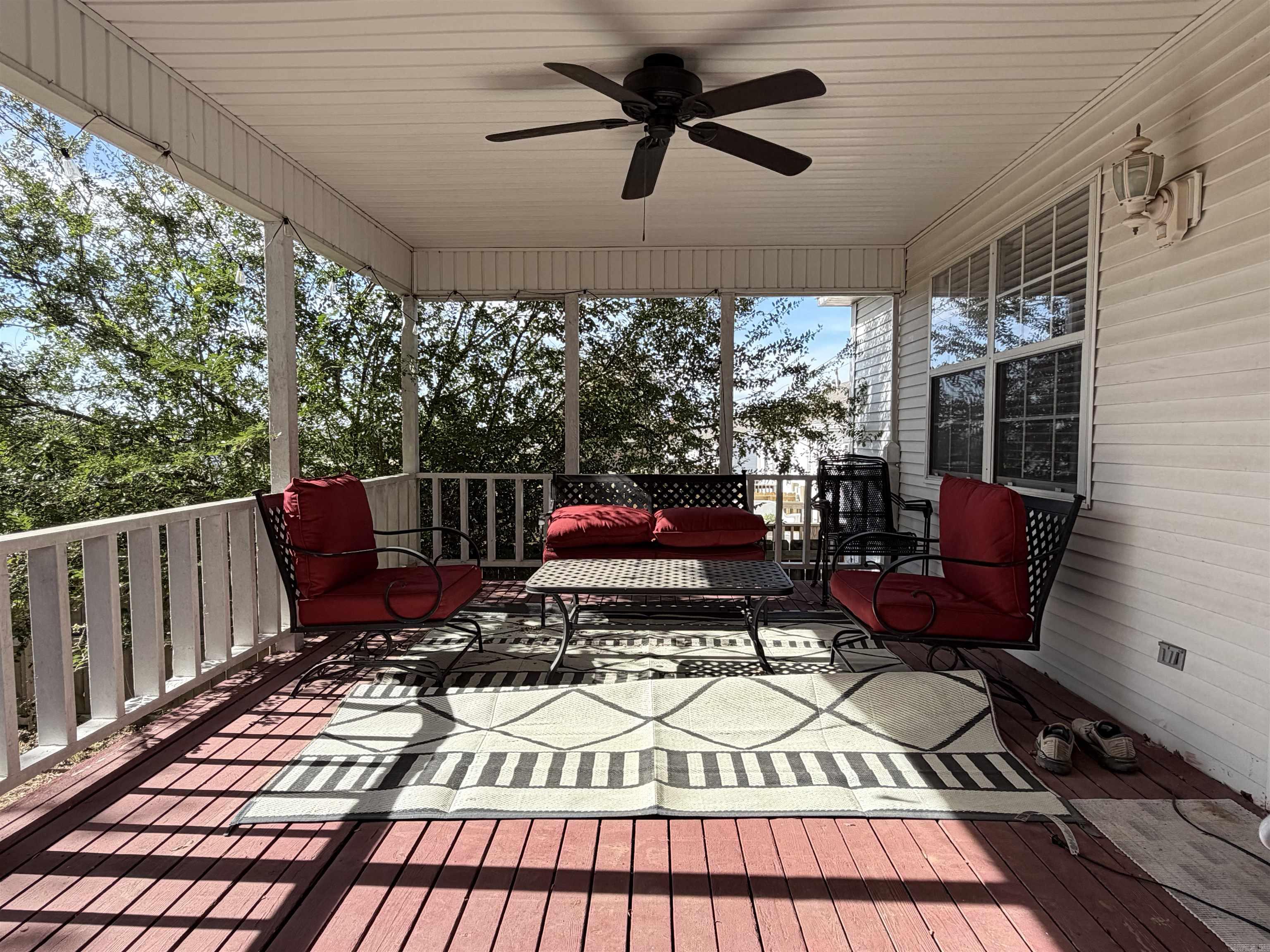 RIVER OAKS COMMONS - Residential