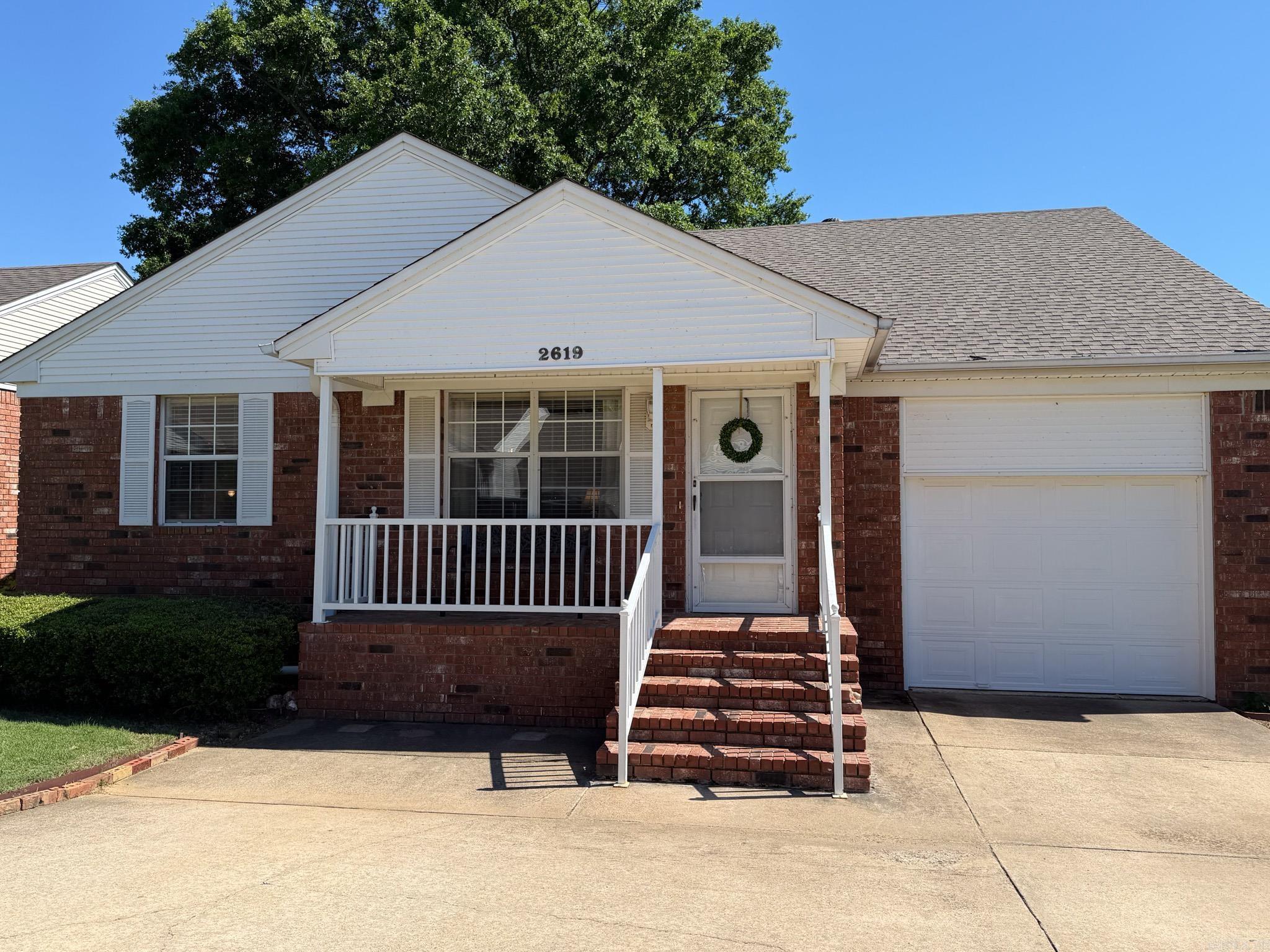 RIVER OAKS COMMONS - Residential