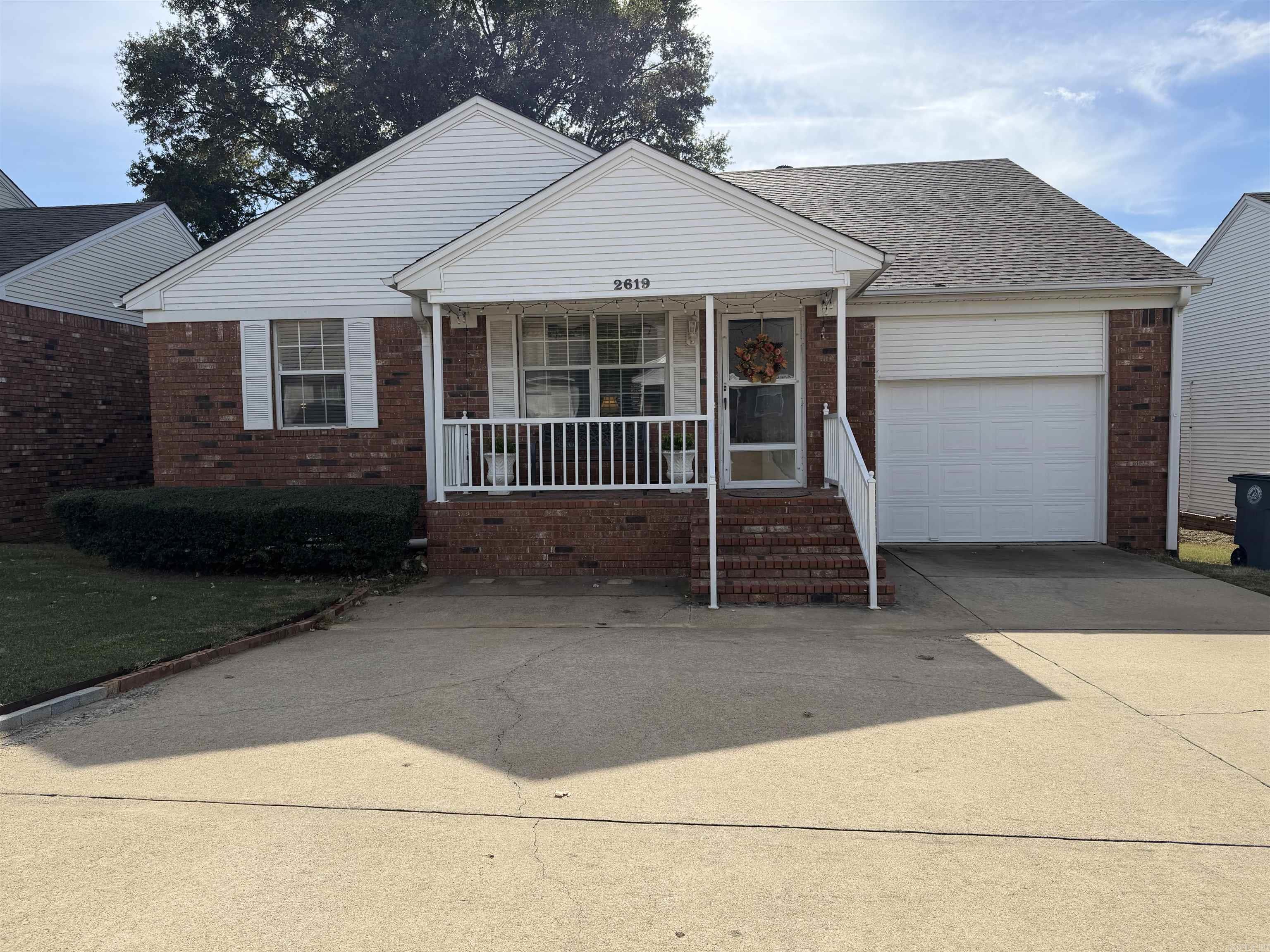 RIVER OAKS COMMONS - Residential