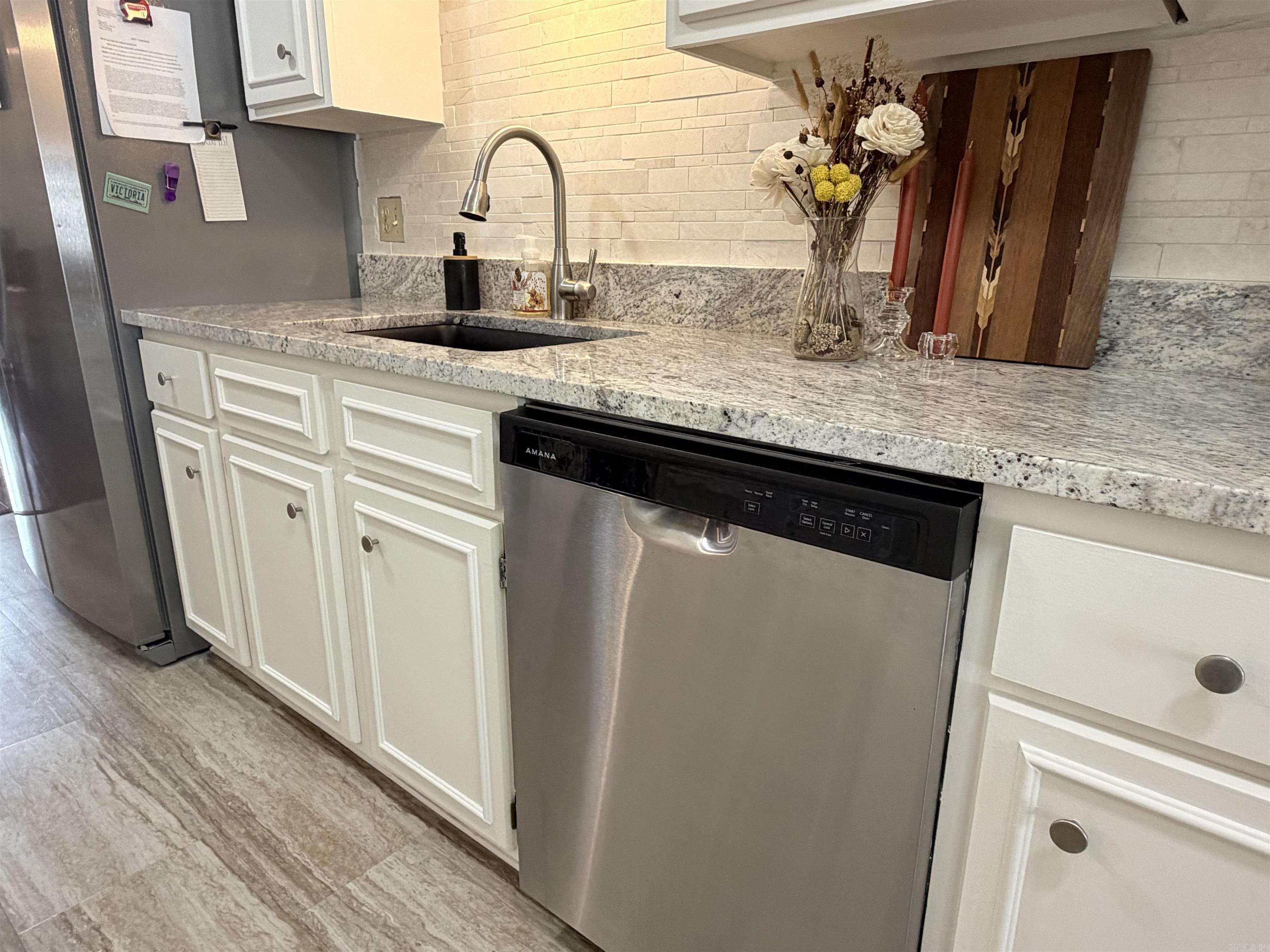 RIVER OAKS COMMONS - Residential