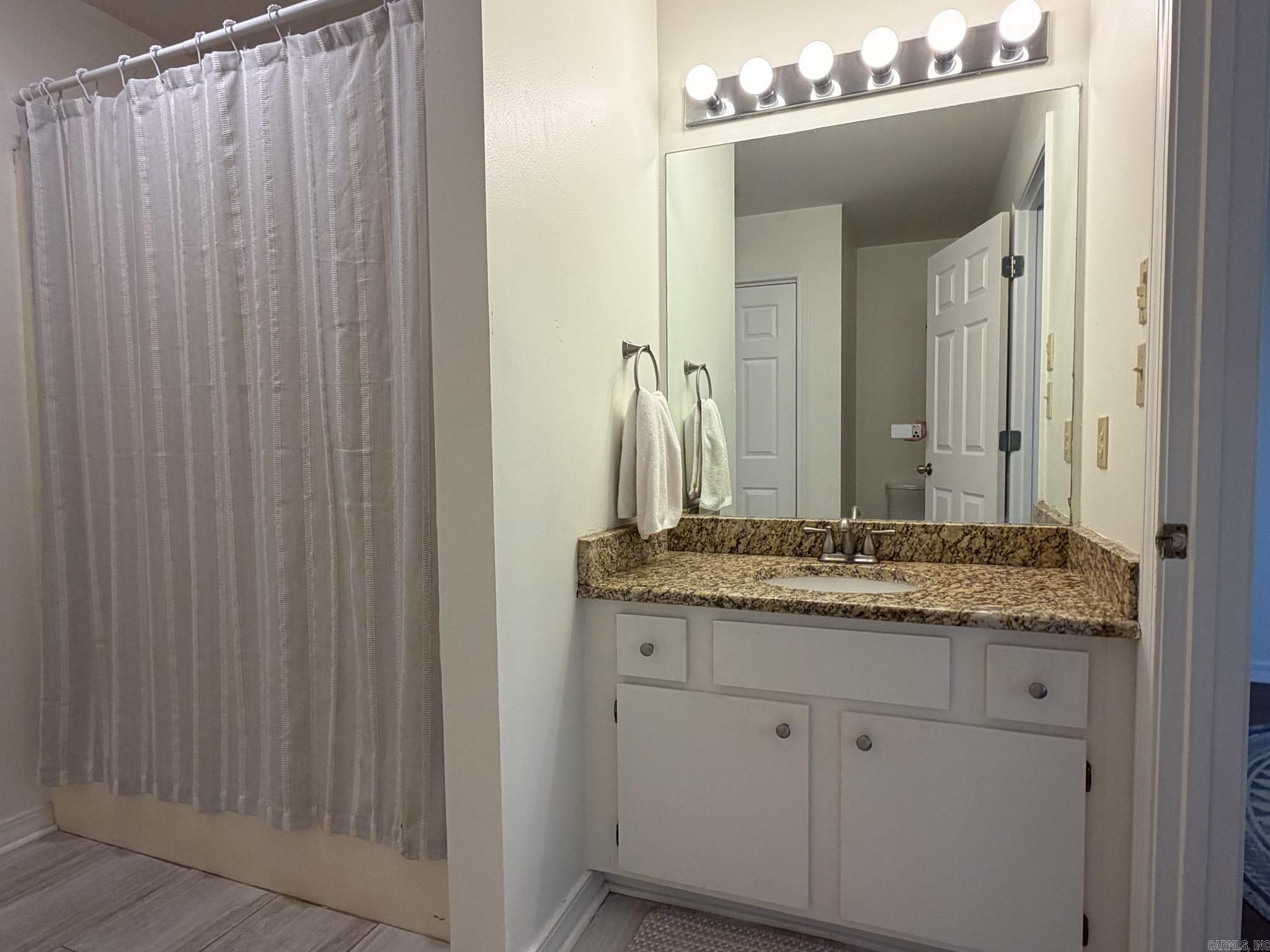 RIVER OAKS COMMONS - Residential