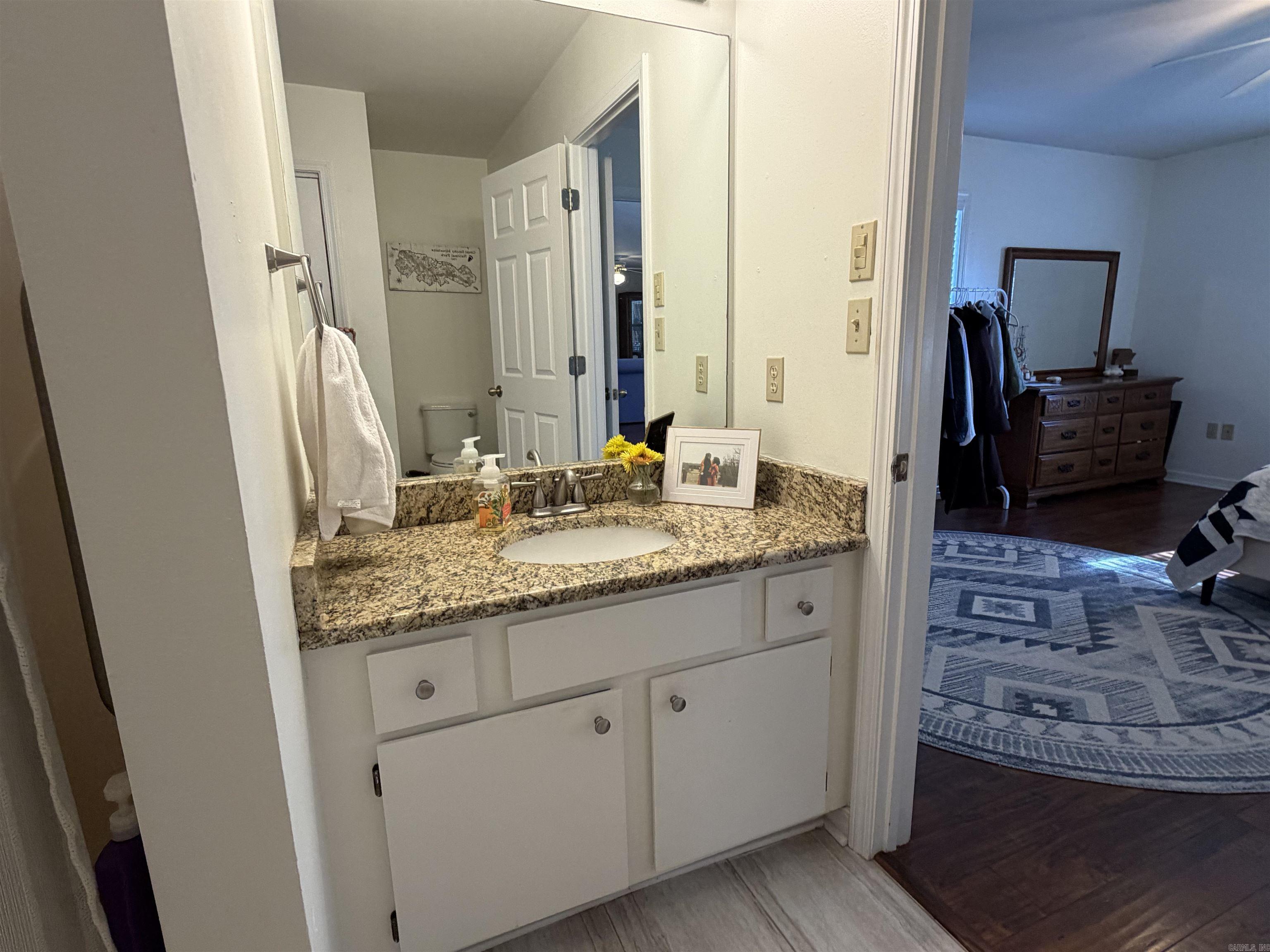 RIVER OAKS COMMONS - Residential