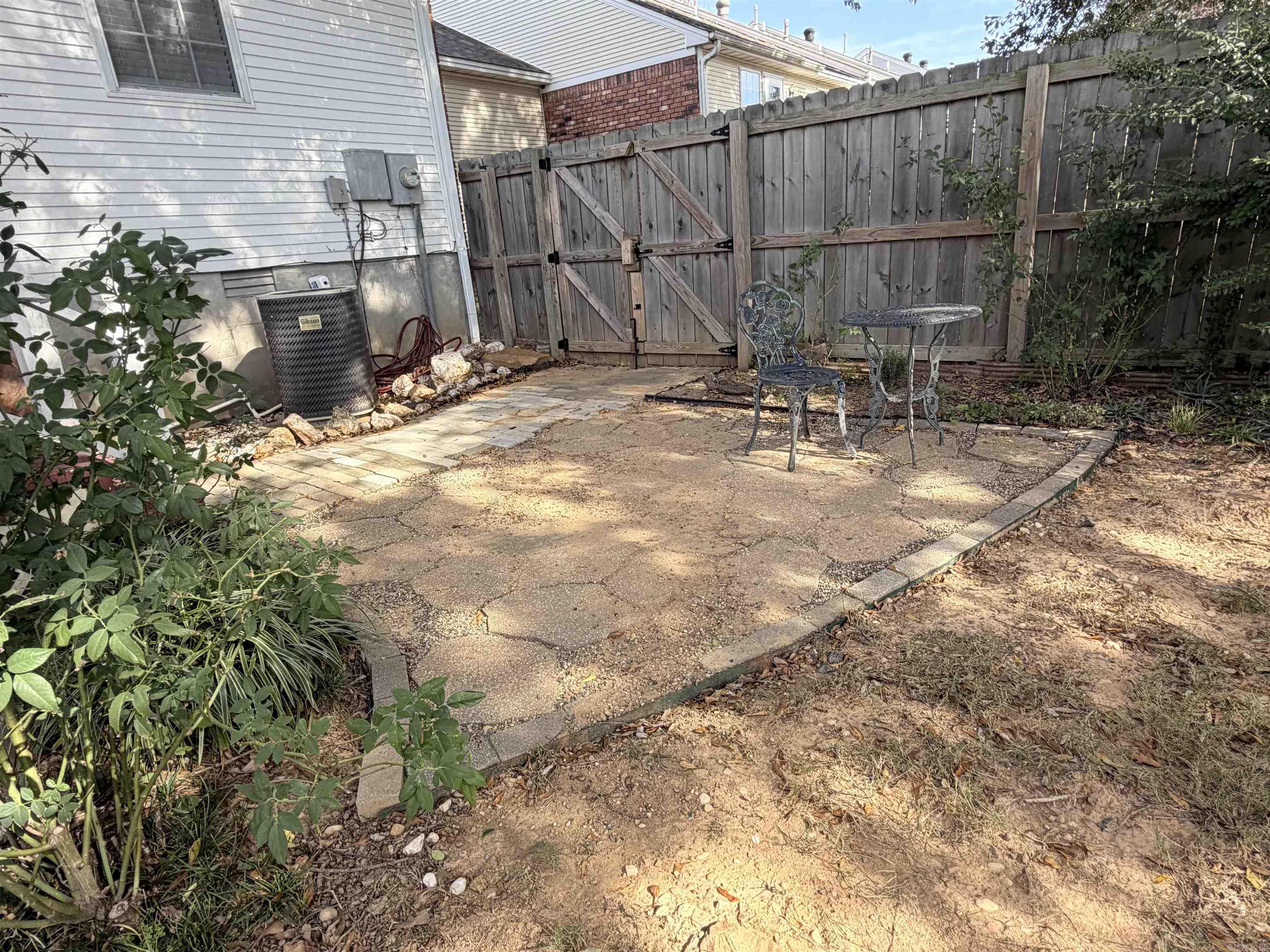 RIVER OAKS COMMONS - Residential