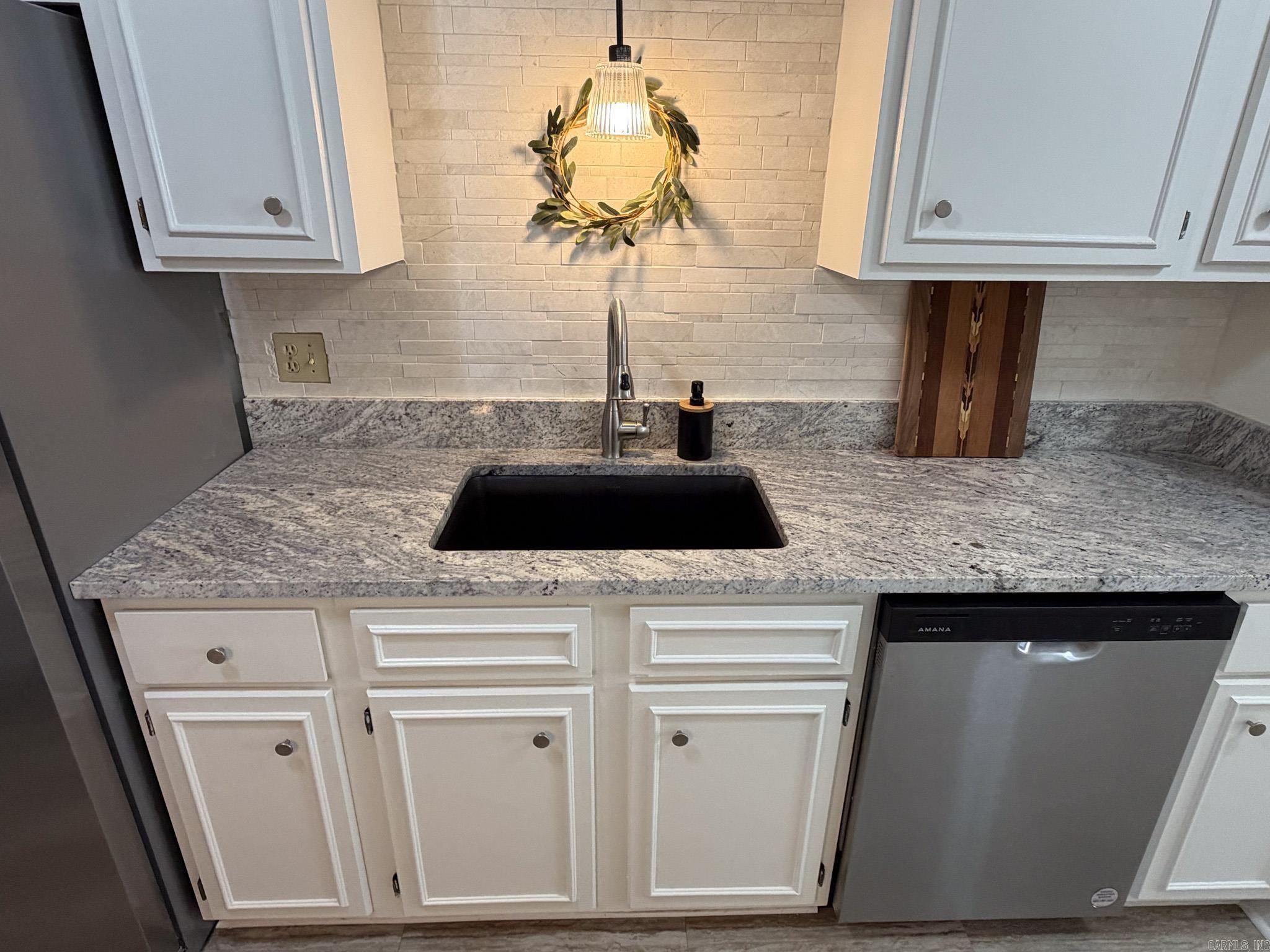 RIVER OAKS COMMONS - Residential