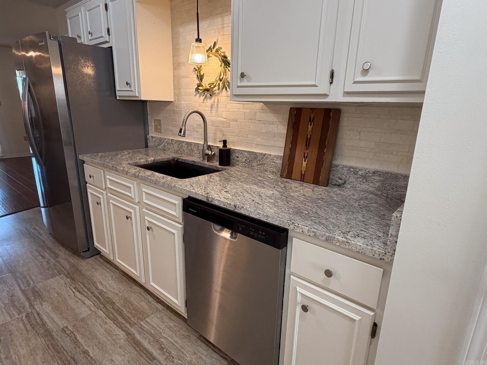 RIVER OAKS COMMONS - Residential