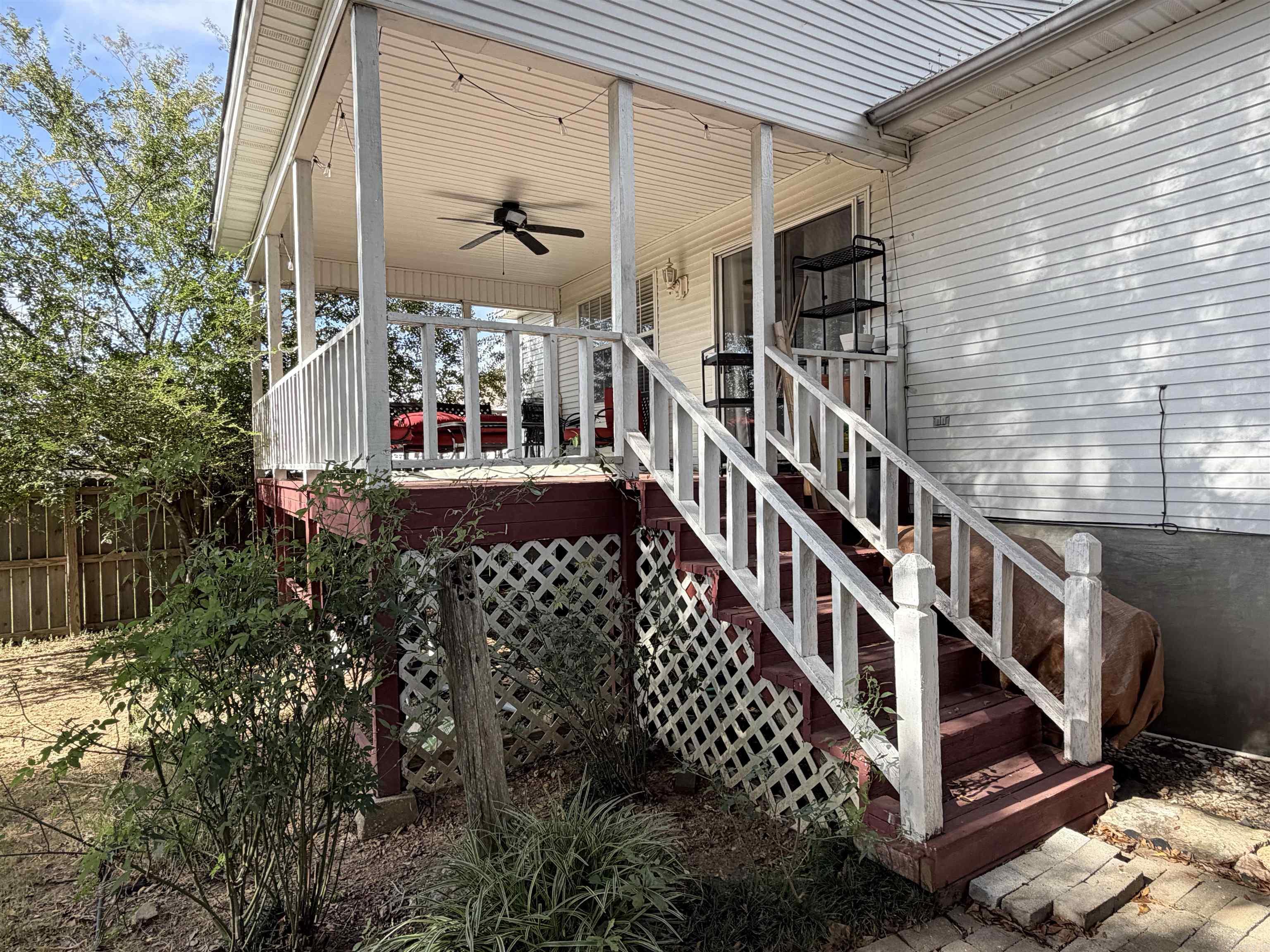 RIVER OAKS COMMONS - Residential