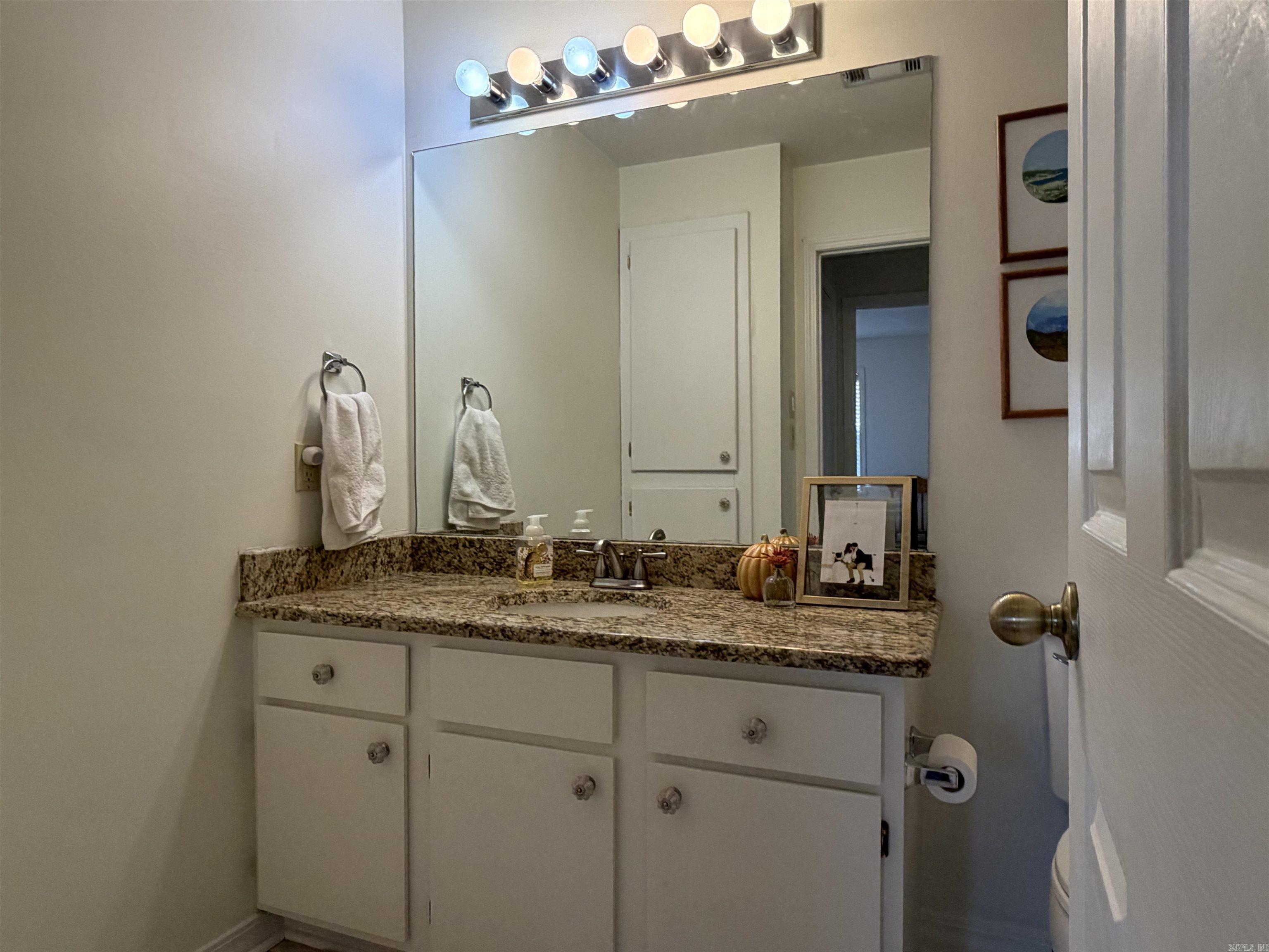 RIVER OAKS COMMONS - Residential