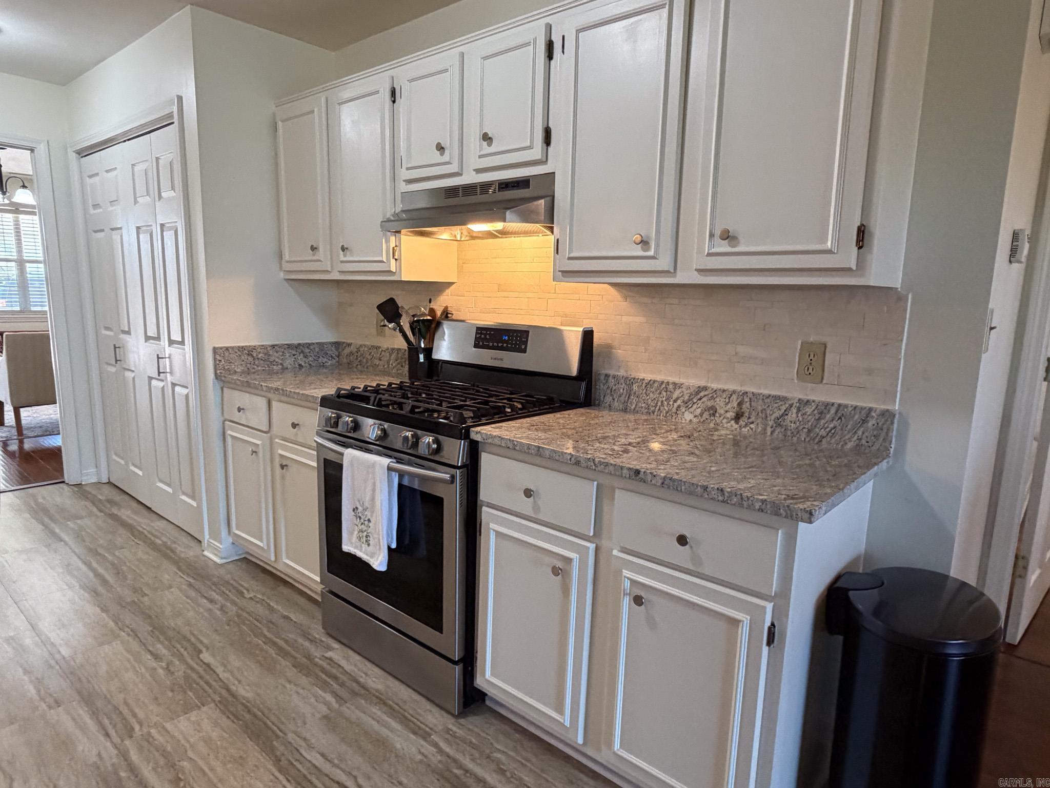 RIVER OAKS COMMONS - Residential
