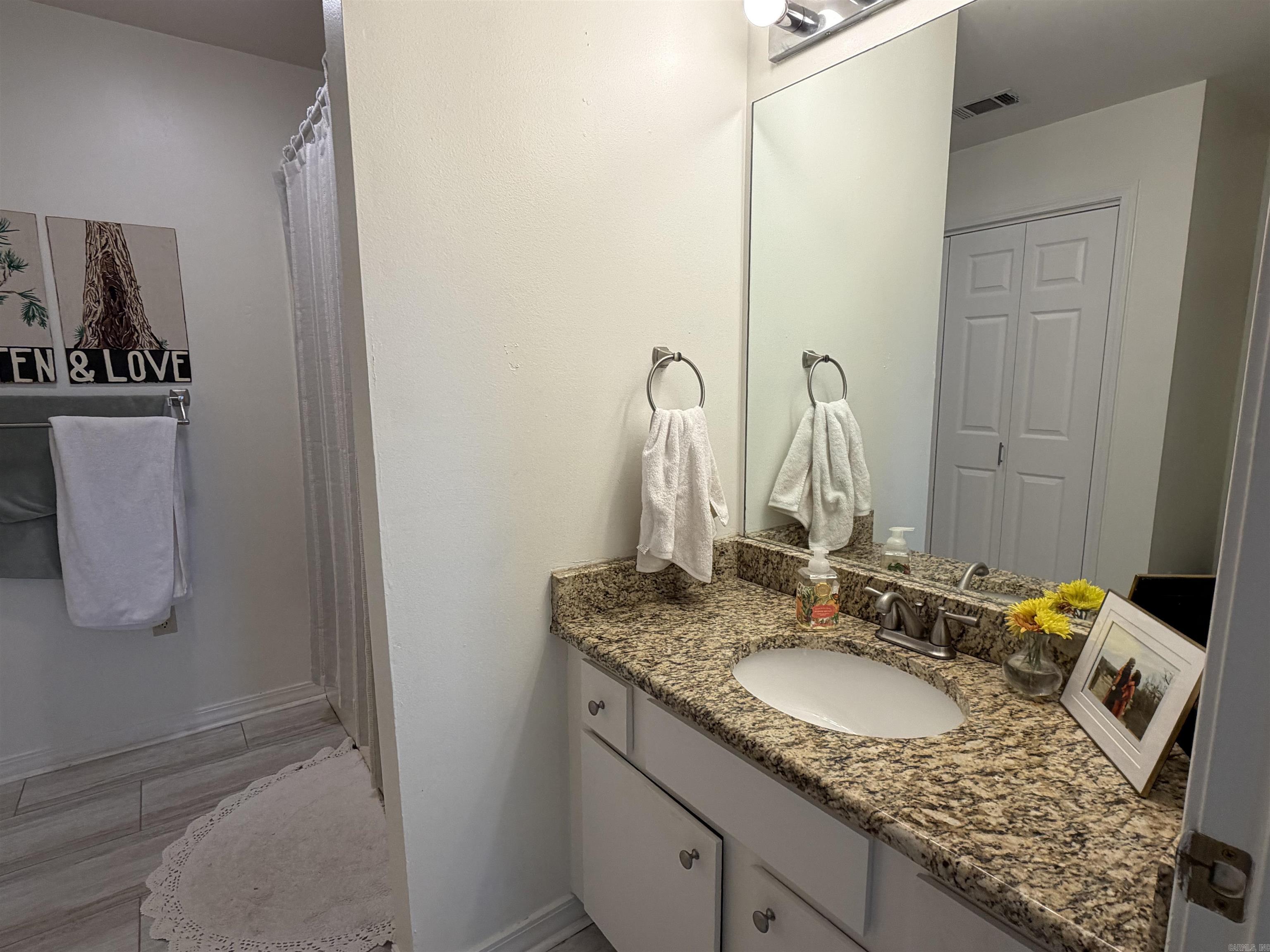 RIVER OAKS COMMONS - Residential