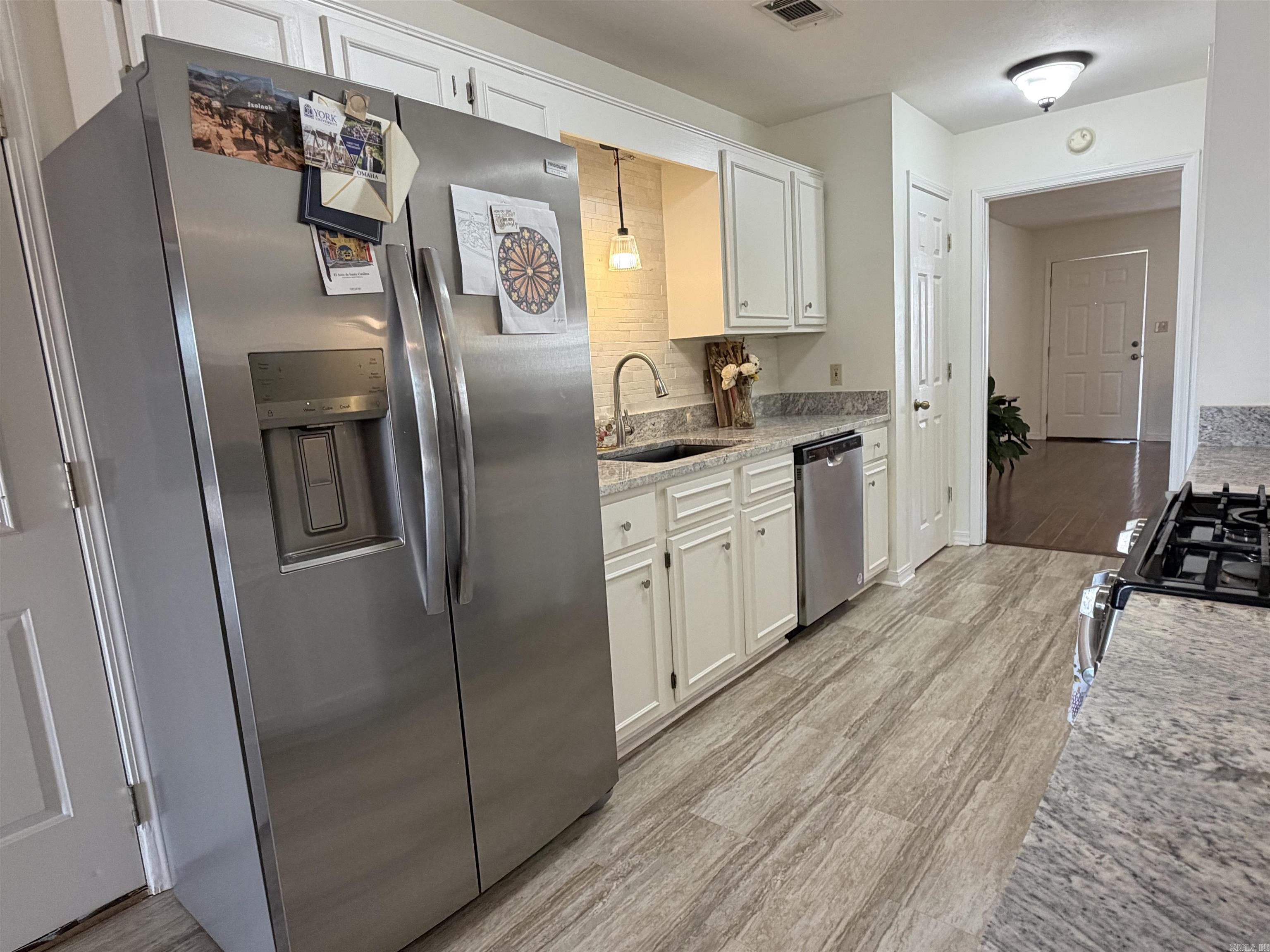 RIVER OAKS COMMONS - Residential