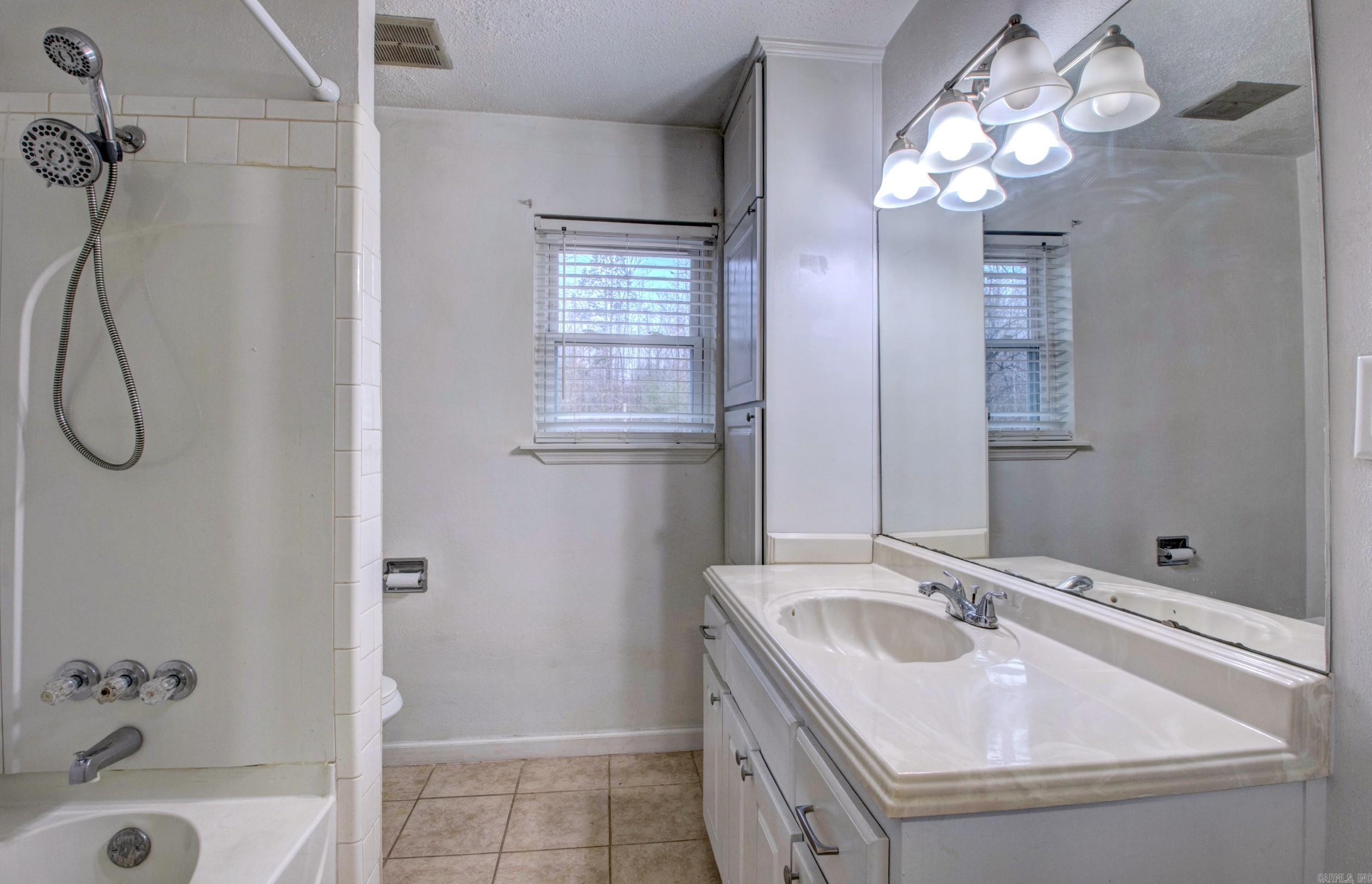 KELLOGG LAKE EST - Residential