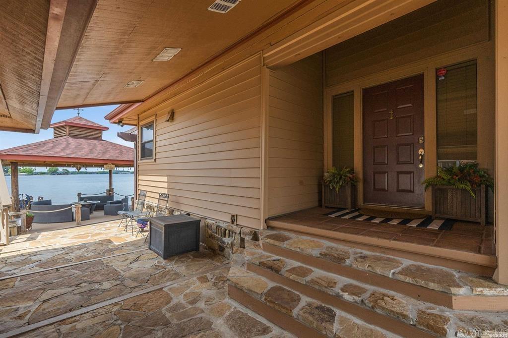 Farr Shores - Residential