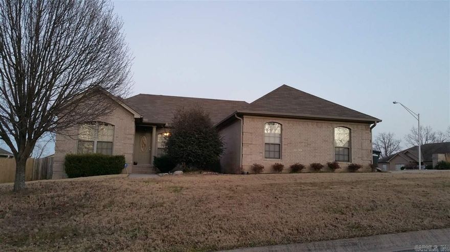 See Show/Agent Located at 11500 Ridgetop Dr is a 3BR/2BA House for Rent in Little Rock suburb of Sherwood with approx 1539 SQ FT Eat in Kitchen furnished w/ Side by Side Fridge, Electric Range, Micro/Vent, Dishwasher, Disposal, Pantry Washer & electric Dryer connections conveniently located in utility closet No Smoking Inside Includes: CH/A, Pantry, Plantation Blinds, Bonus Room, Ceiling Fans, Carpet/Wood/Tile floors, Walk in Closets, Dual Vanity, Jetted