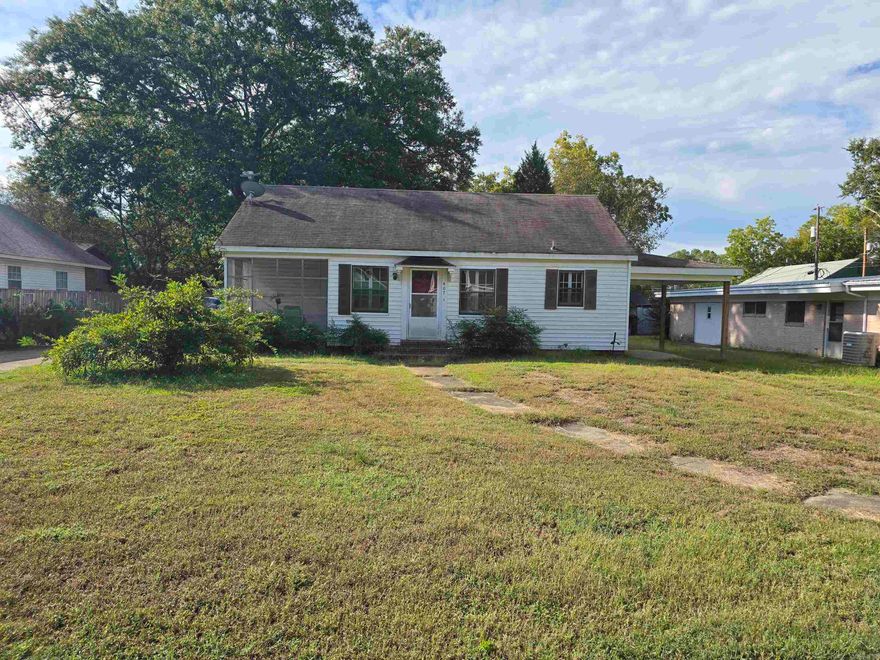 Welcome to this charming 3-bedroom, 2-bathroom house located in Malvern, AR. This cozy home features a convenient carport for parking, a spacious deck perfect for outdoor entertaining, and a refrigerator provided for your convenience. With its ideal location and desirable amenities, this house is the perfect place to call home. Contact us today to schedule a tour and make this house your own.  This property accepts Section 8.